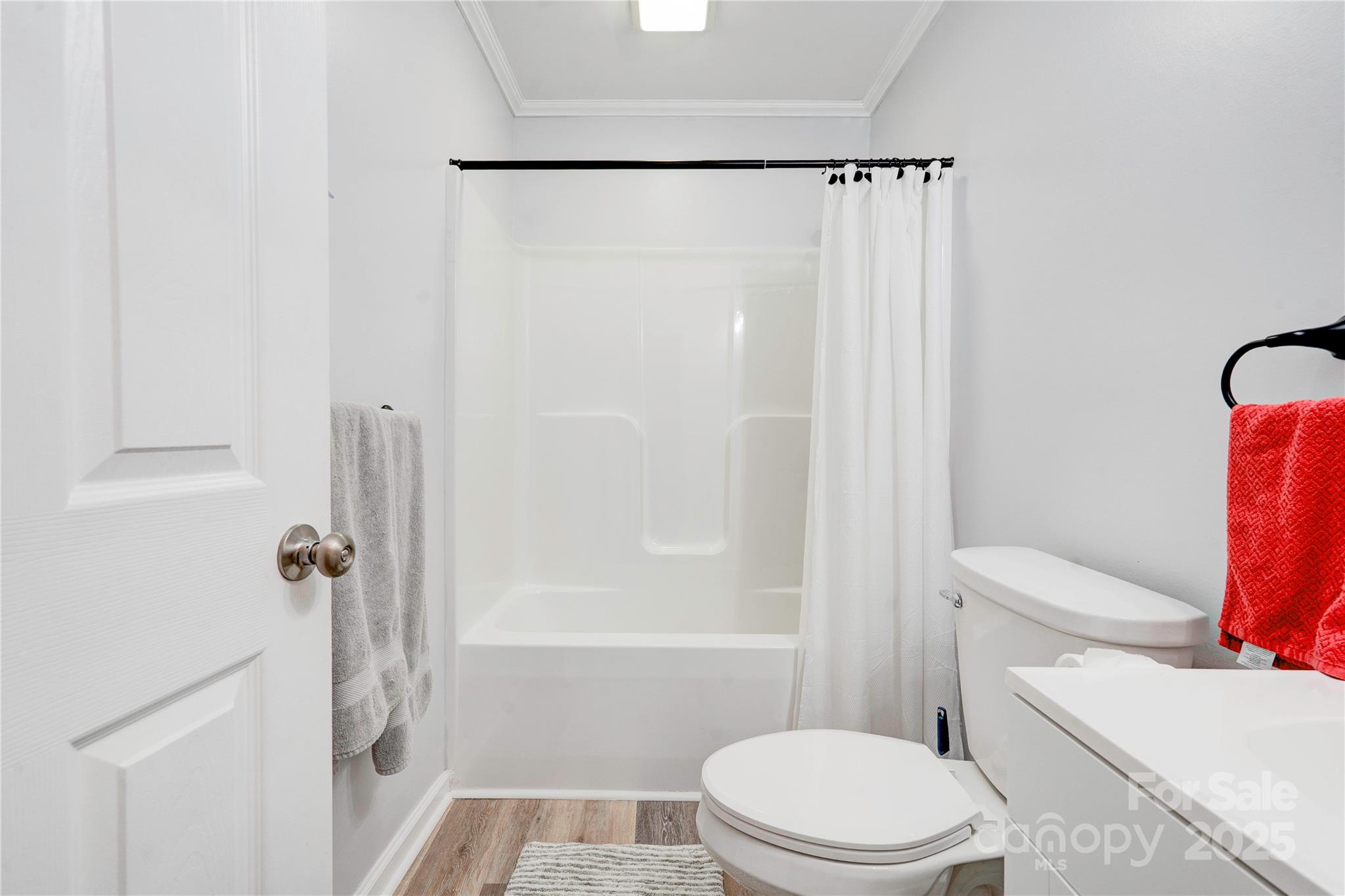 812 Kings Road Property Photo 16