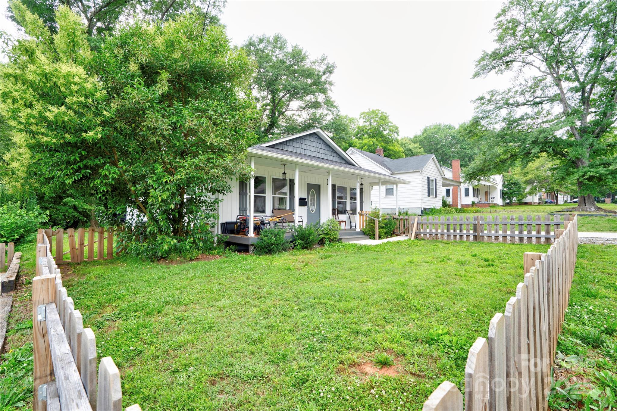 812 Kings Road Property Photo 19