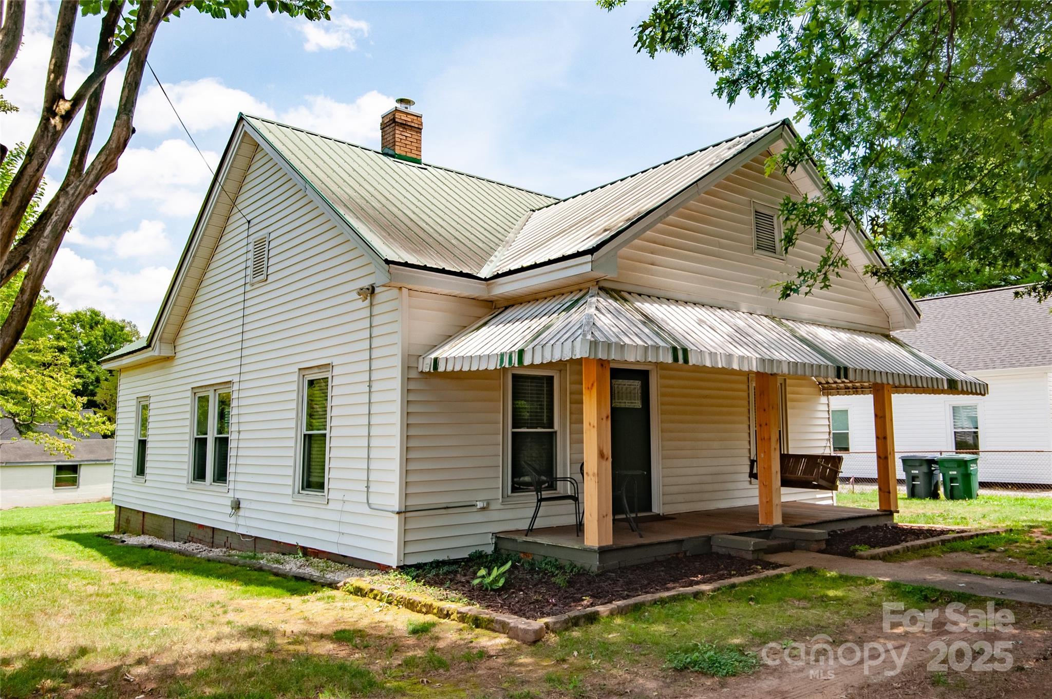 505 S Eastway Drive Property Photo 1