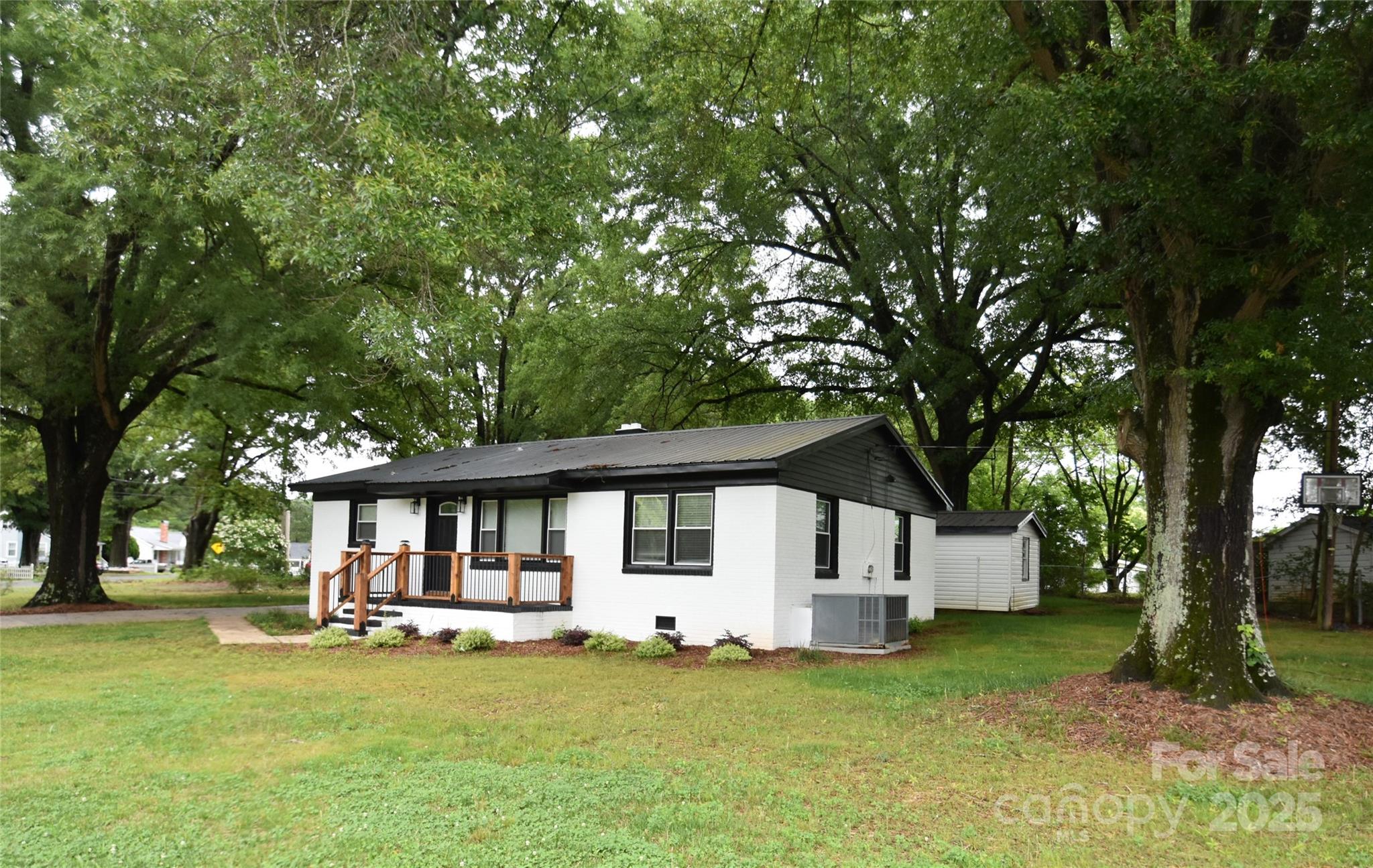 706 Mcintyre Street Property Photo 1