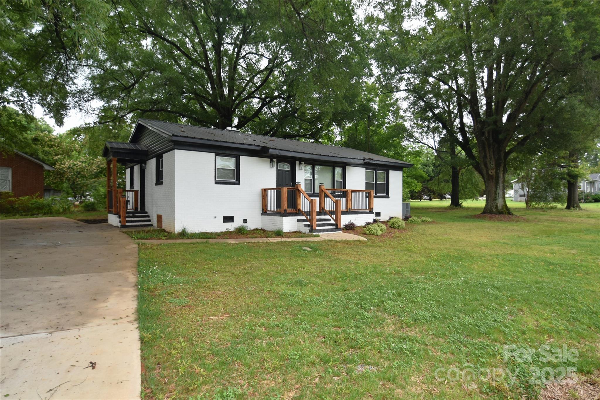 706 Mcintyre Street Property Photo 2
