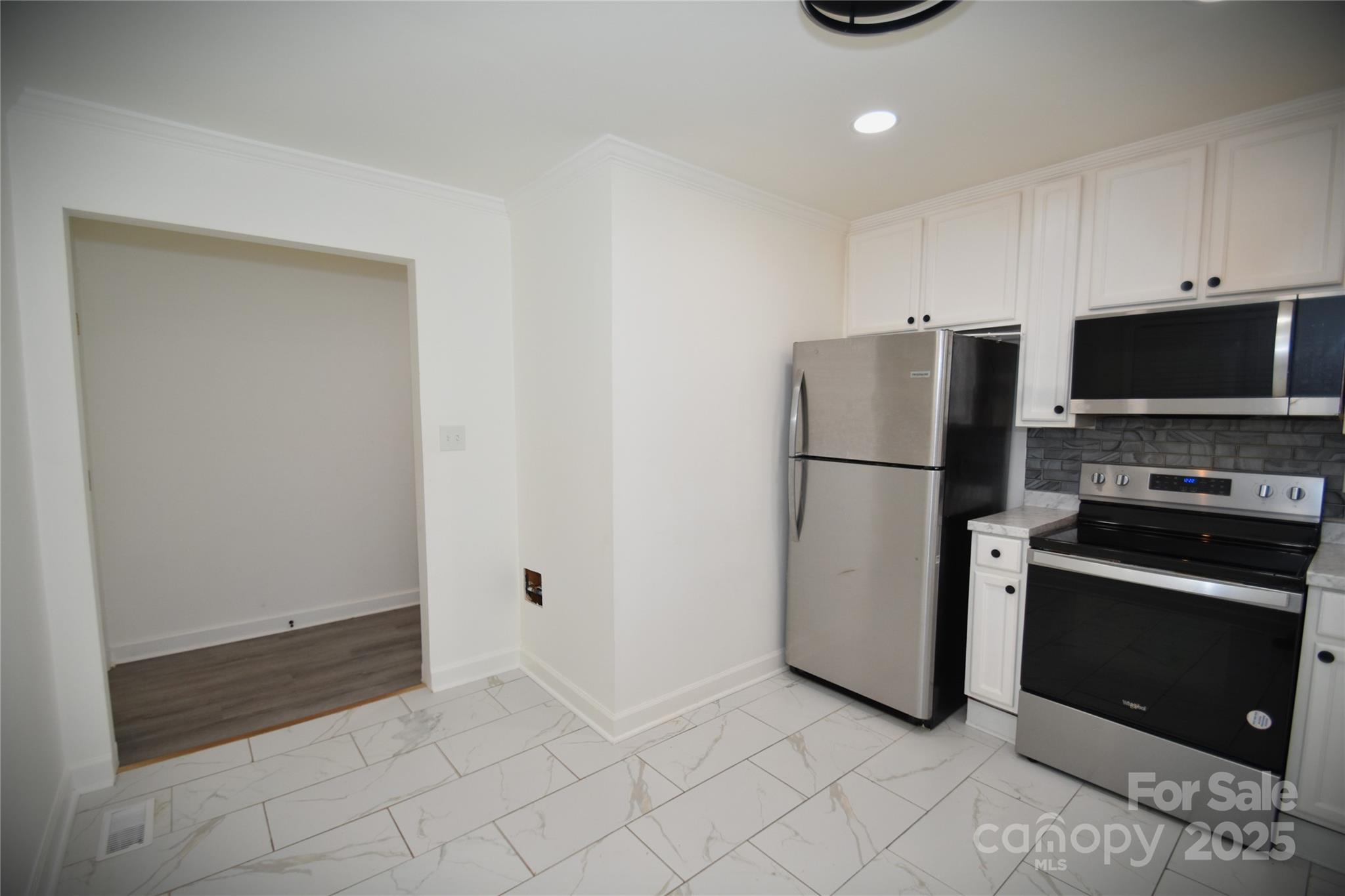 706 Mcintyre Street Property Photo 10