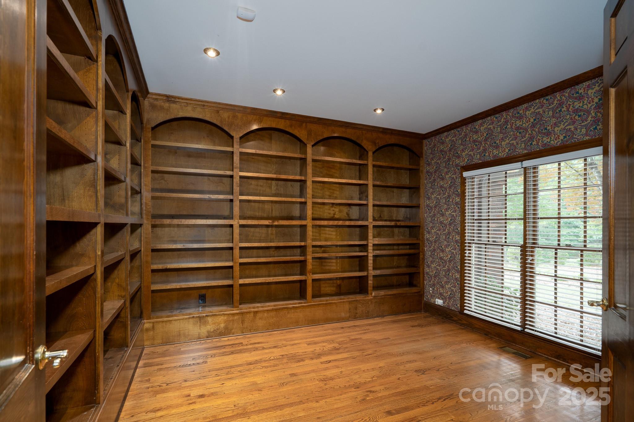 4672 Snow Drive Property Photo 8
