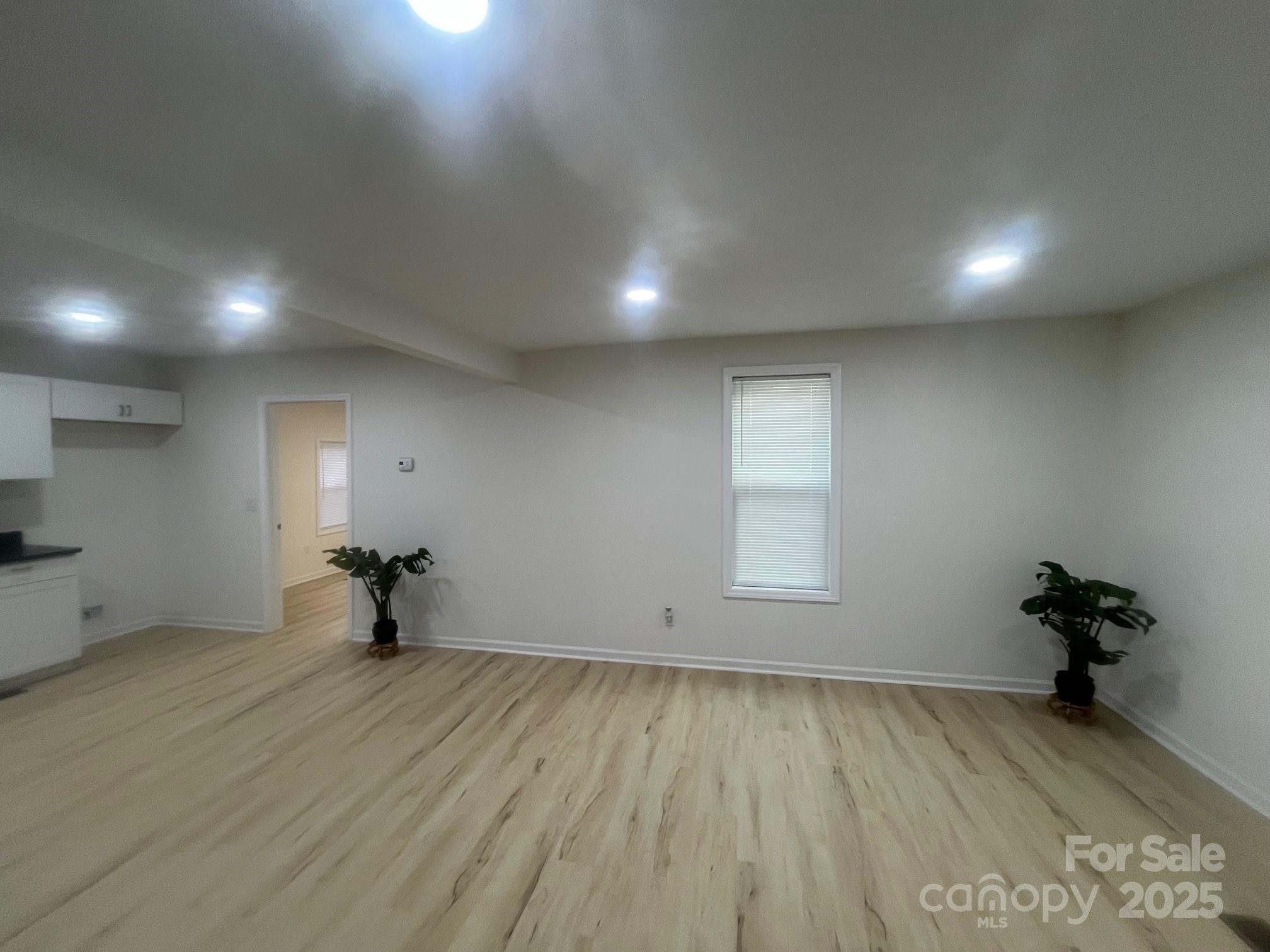 39 E White Street Property Photo 3