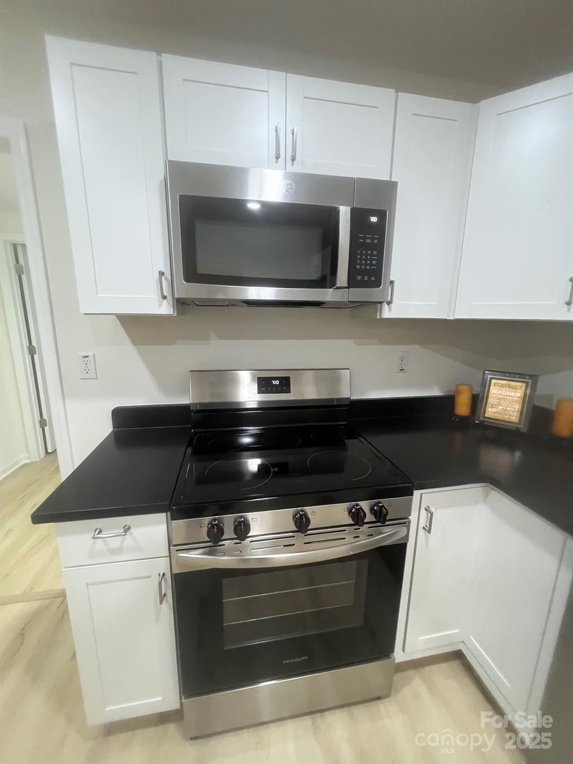 39 E White Street Property Photo 6