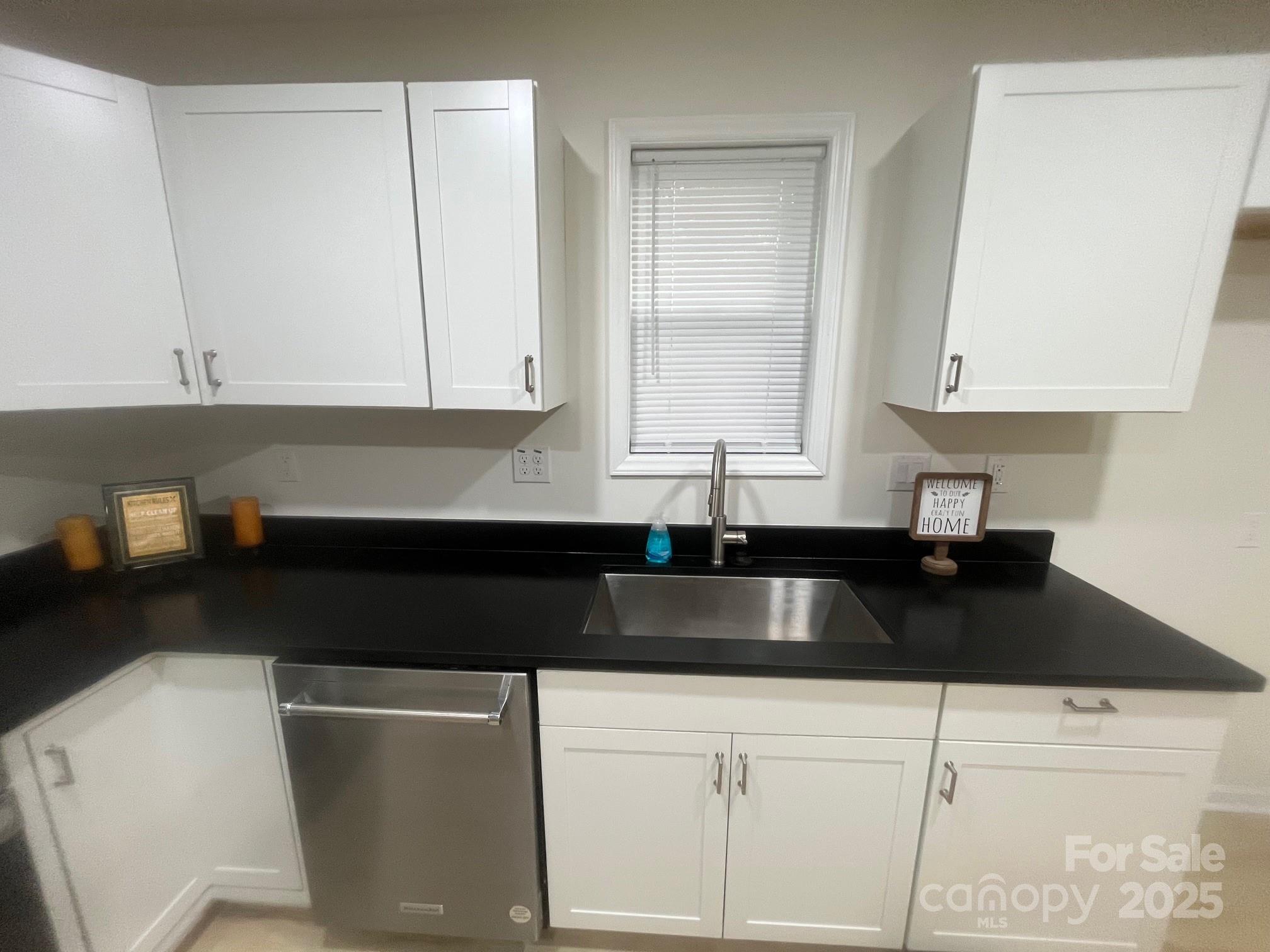 39 E White Street Property Photo 7