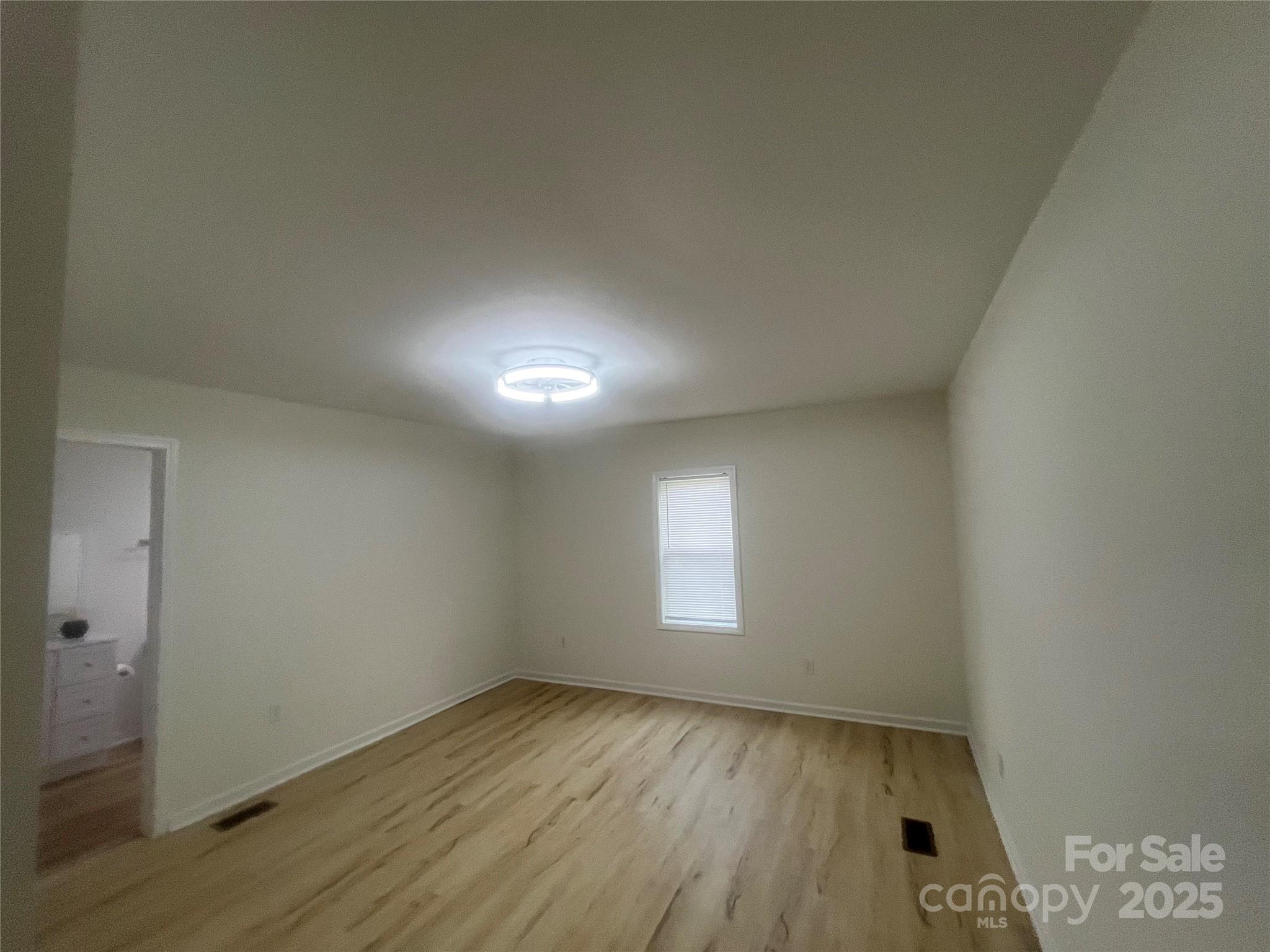 39 E White Street Property Photo 8