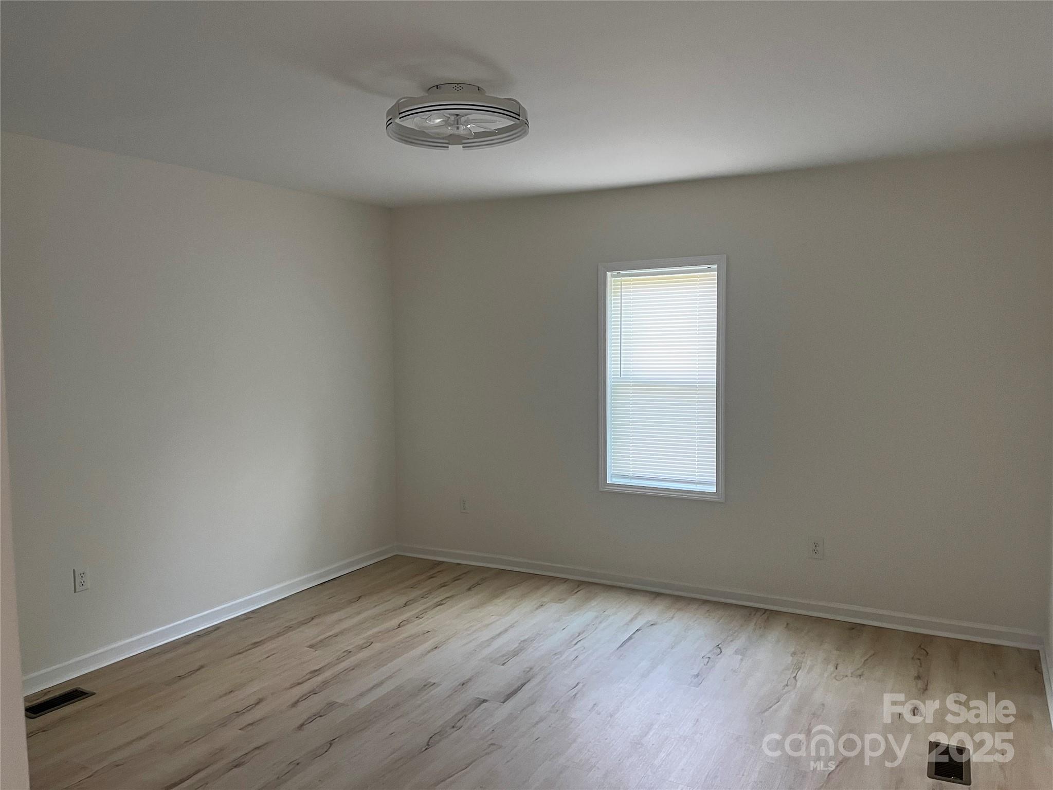 39 E White Street Property Photo 10