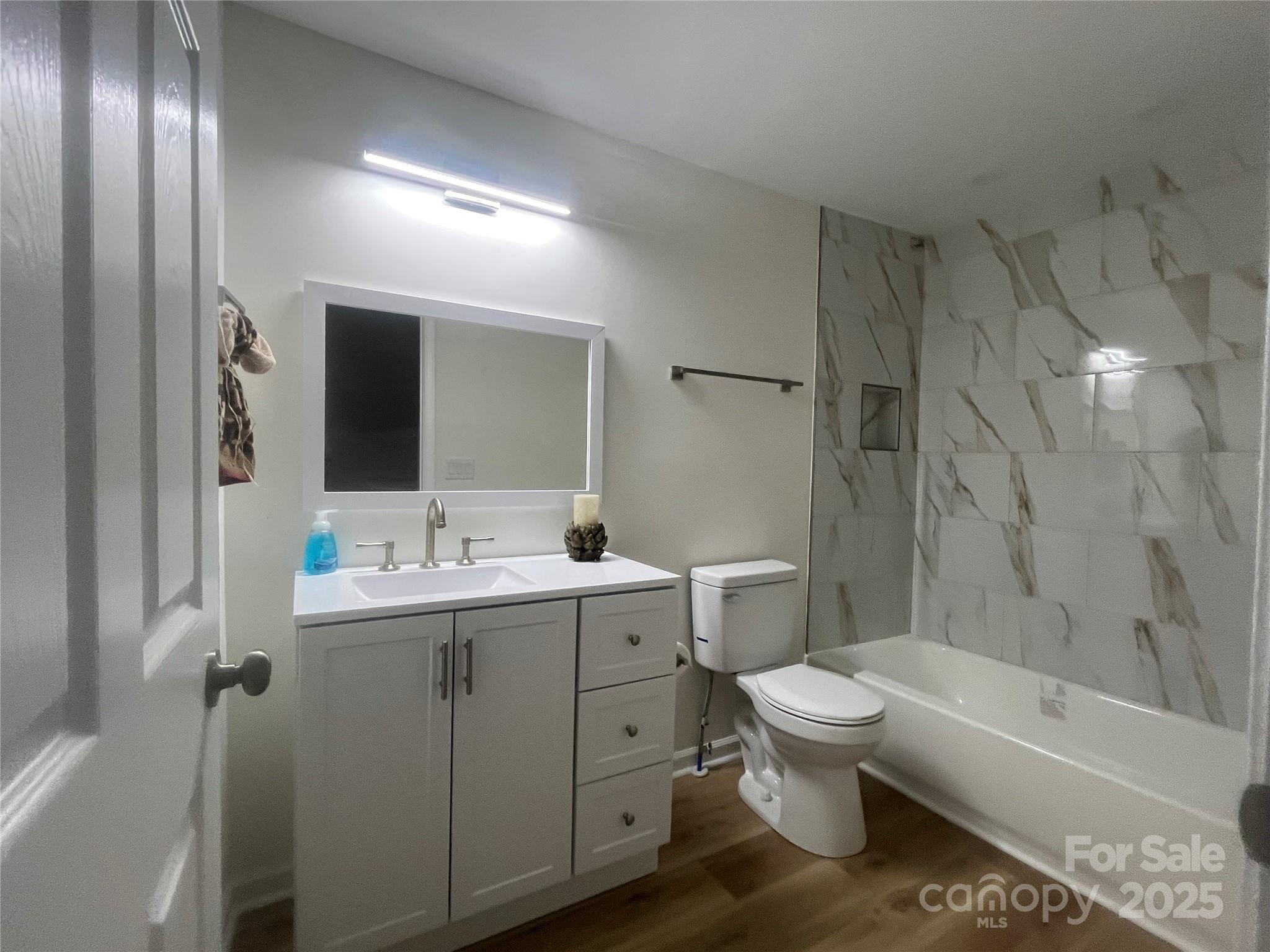 39 E White Street Property Photo 11
