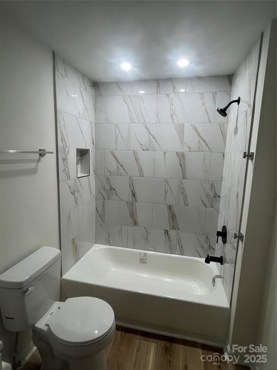 39 E White Street Property Photo 13