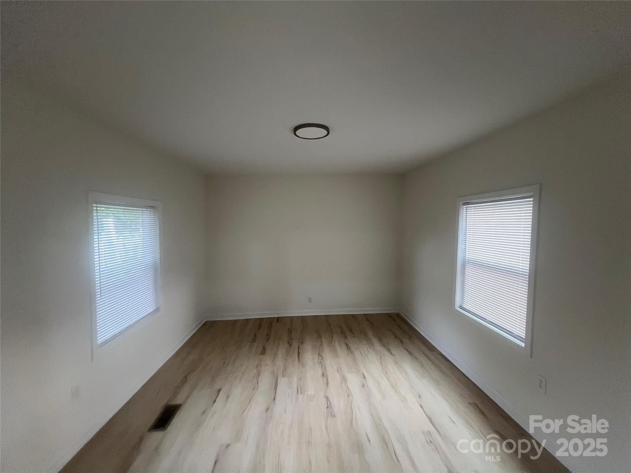 39 E White Street Property Photo 15