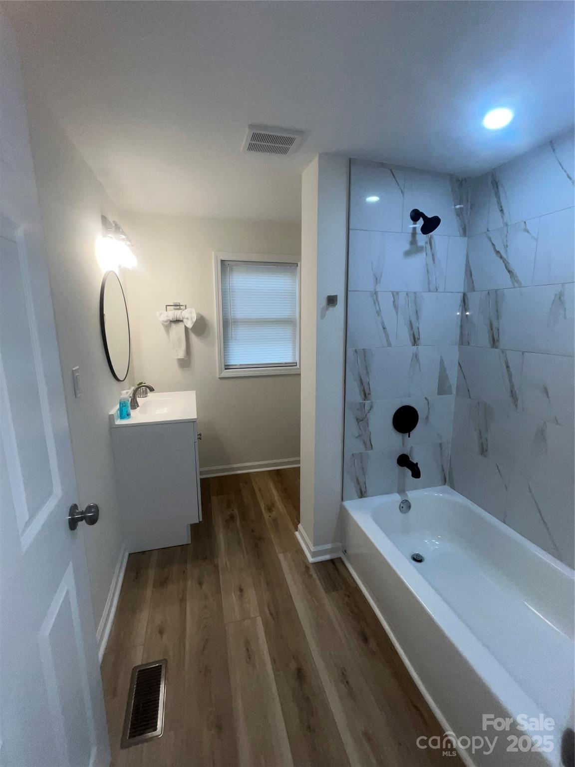 39 E White Street Property Photo 16