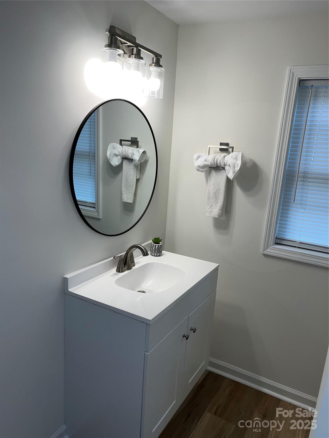 39 E White Street Property Photo 18