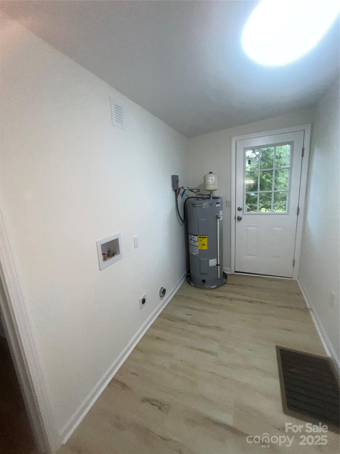 39 E White Street Property Photo 21