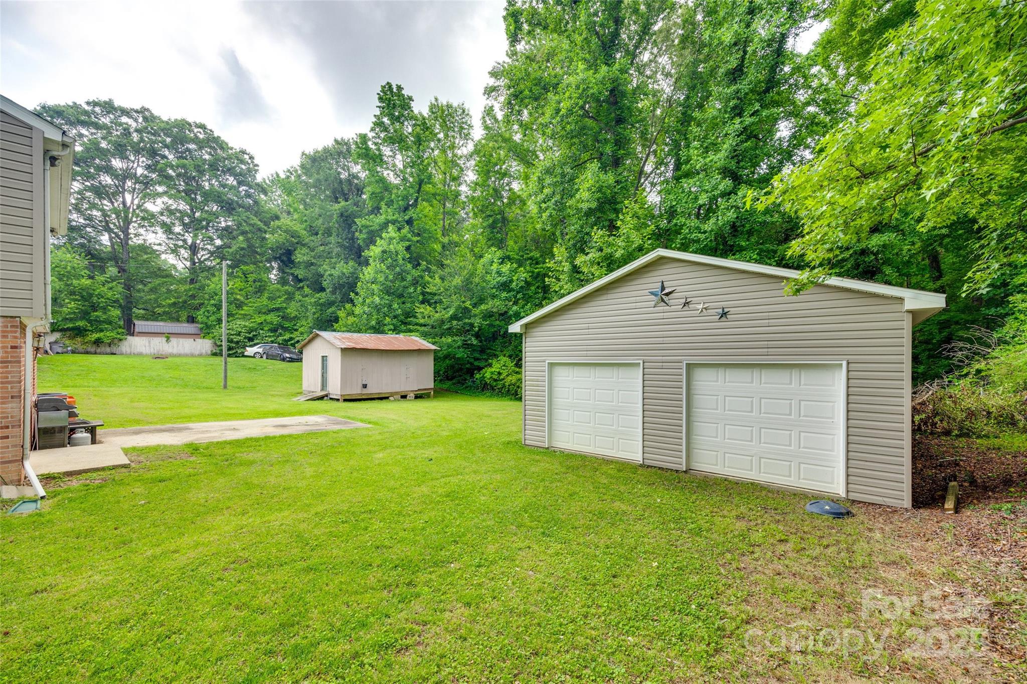 2111 Parkdale Avenue Property Photo 3