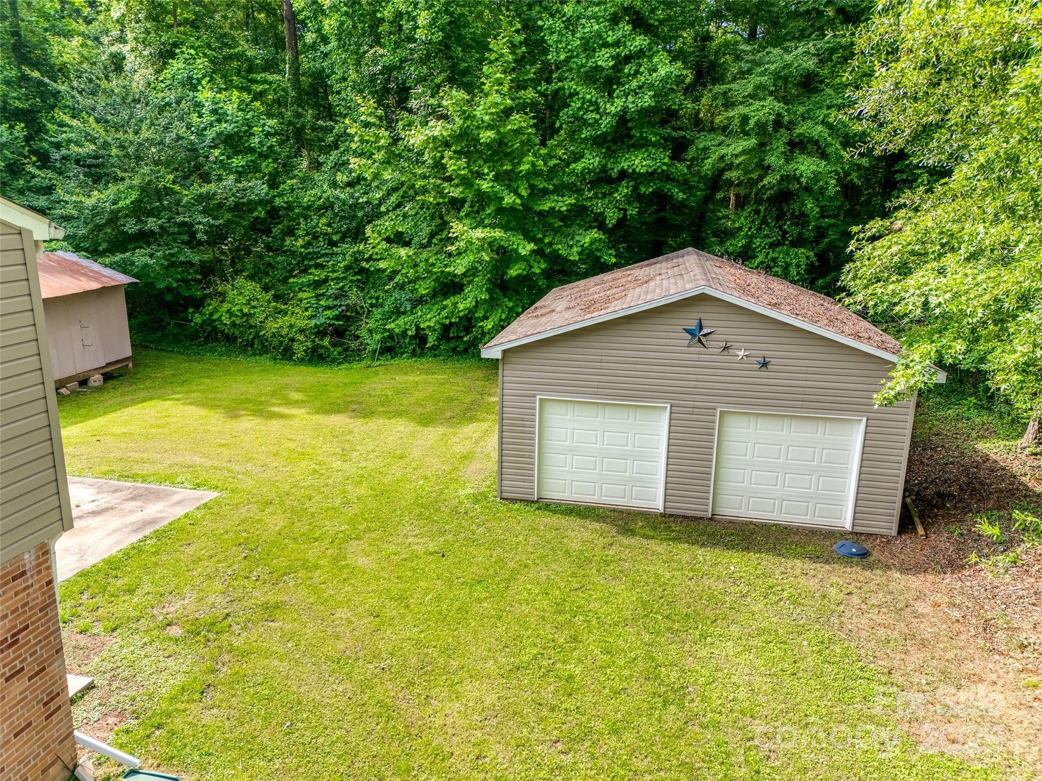 2111 Parkdale Avenue Property Photo 4