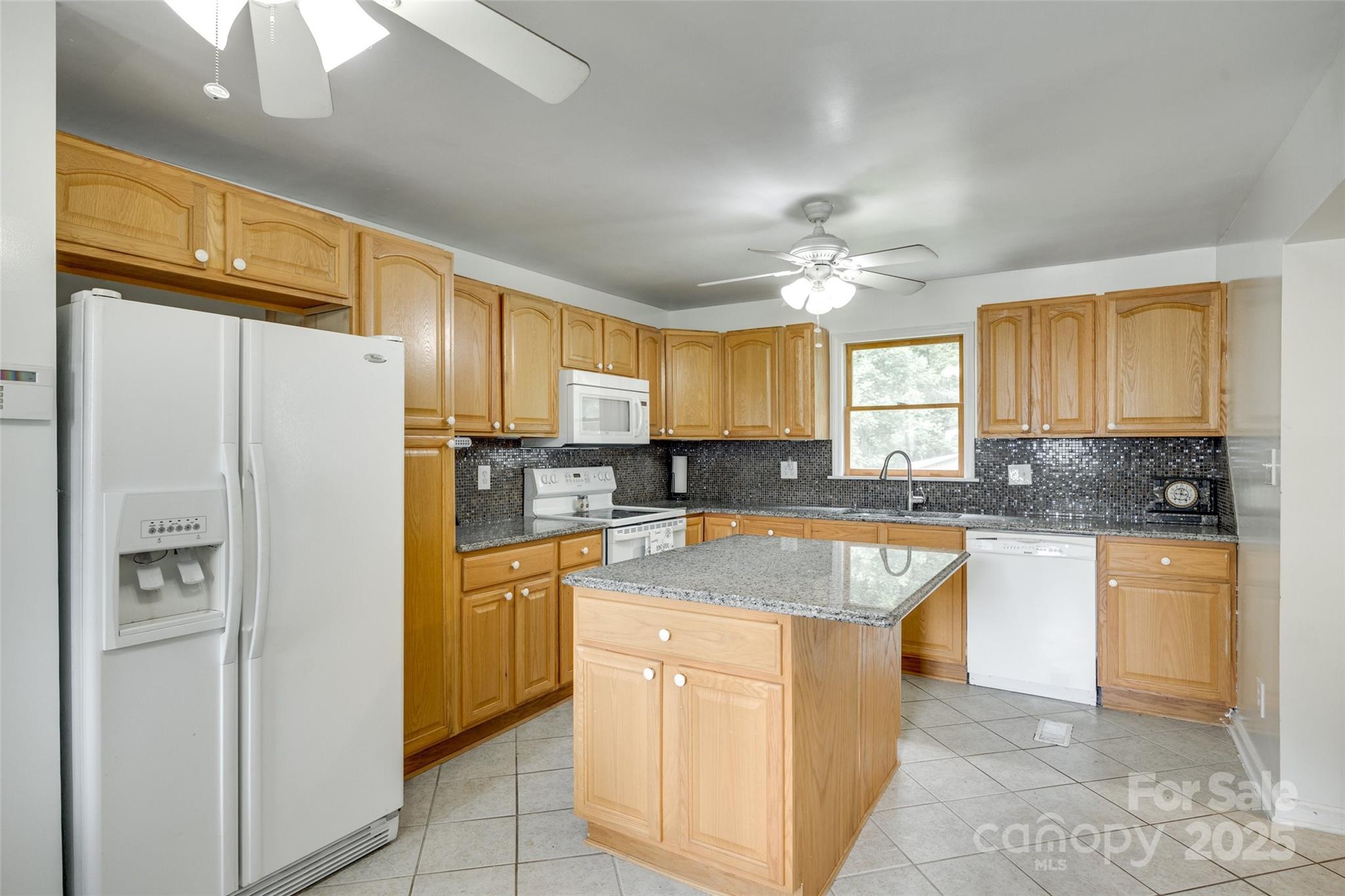 2111 Parkdale Avenue Property Photo 5