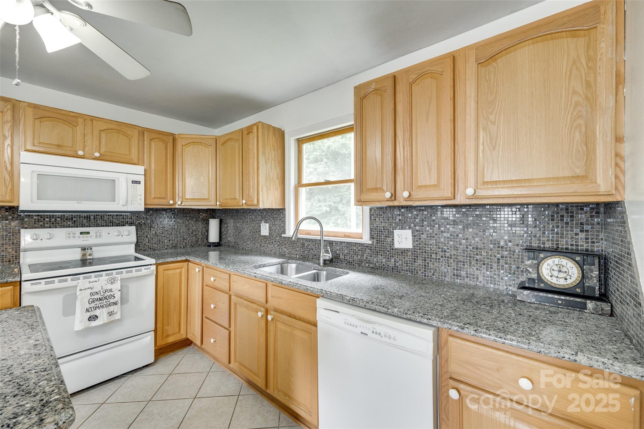 2111 Parkdale Avenue Property Photo 6