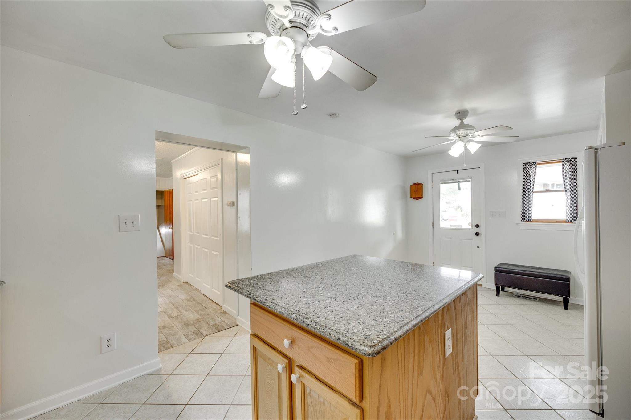 2111 Parkdale Avenue Property Photo 7