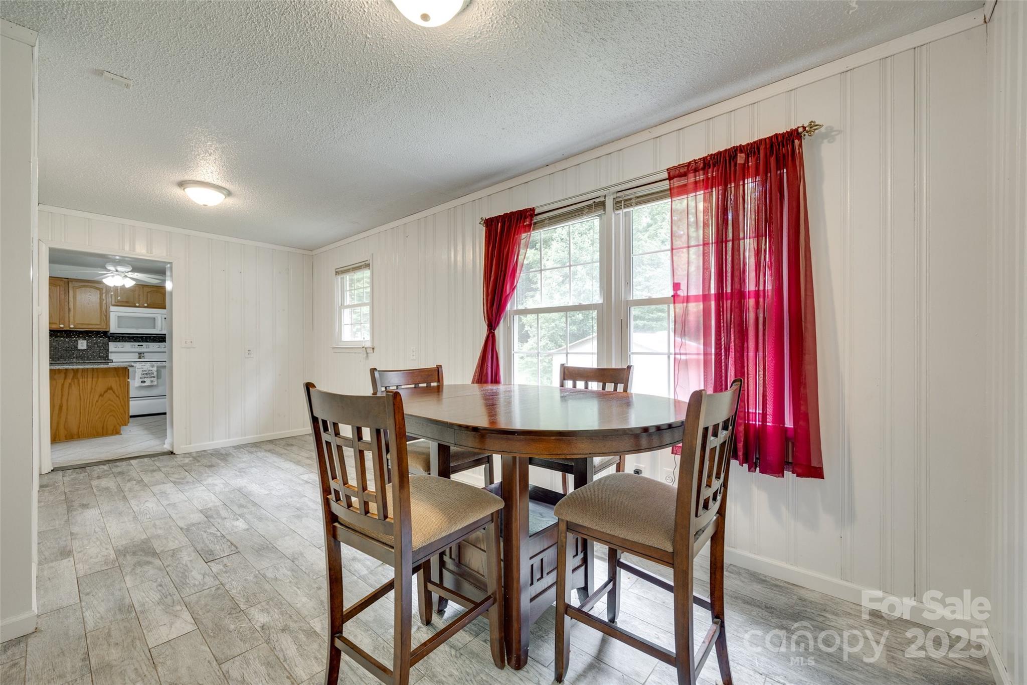 2111 Parkdale Avenue Property Photo 9