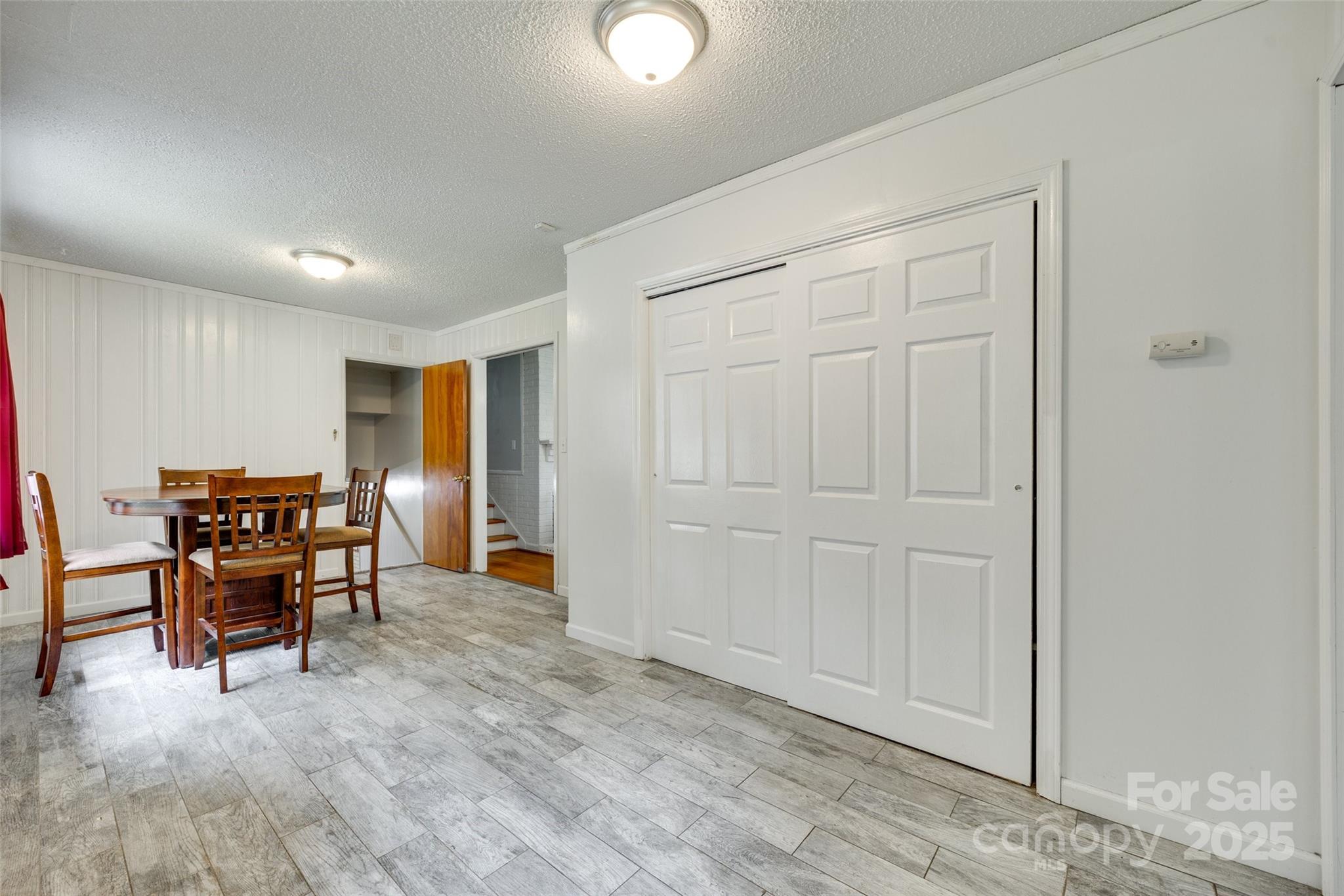 2111 Parkdale Avenue Property Photo 10