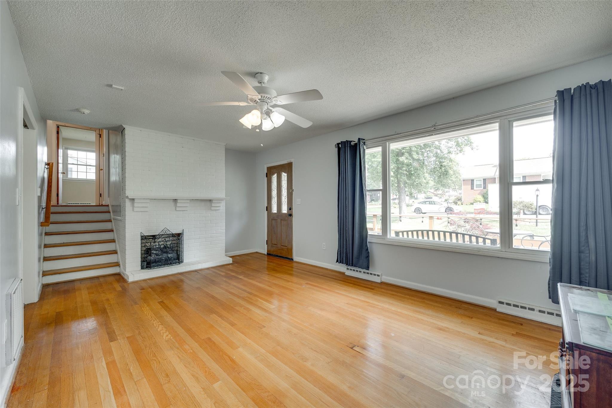 2111 Parkdale Avenue Property Photo 11