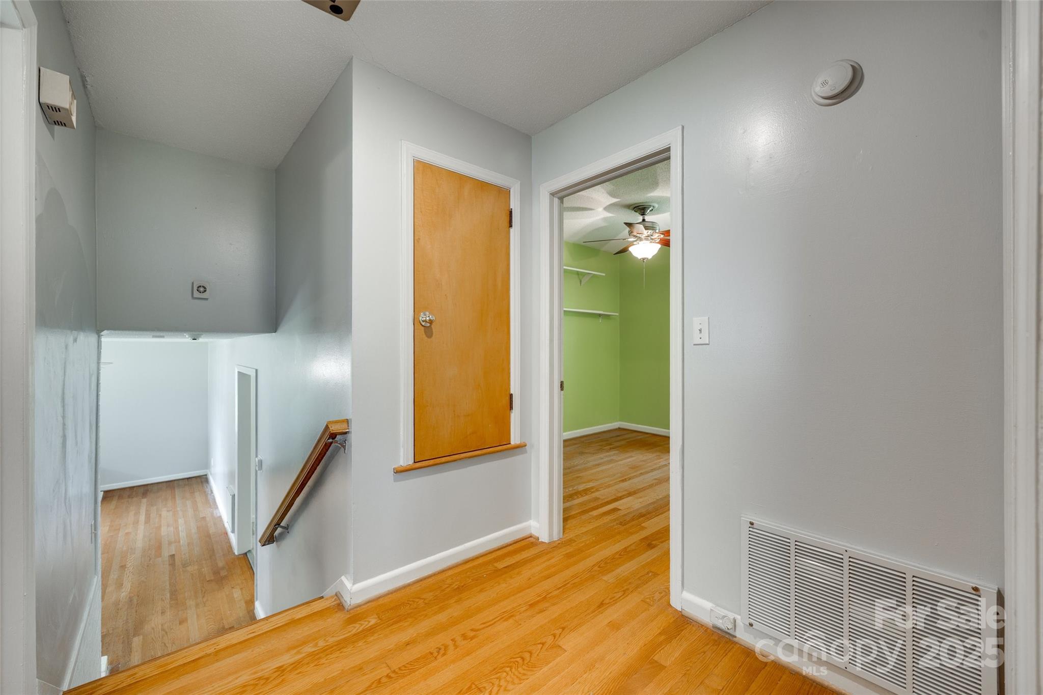 2111 Parkdale Avenue Property Photo 12