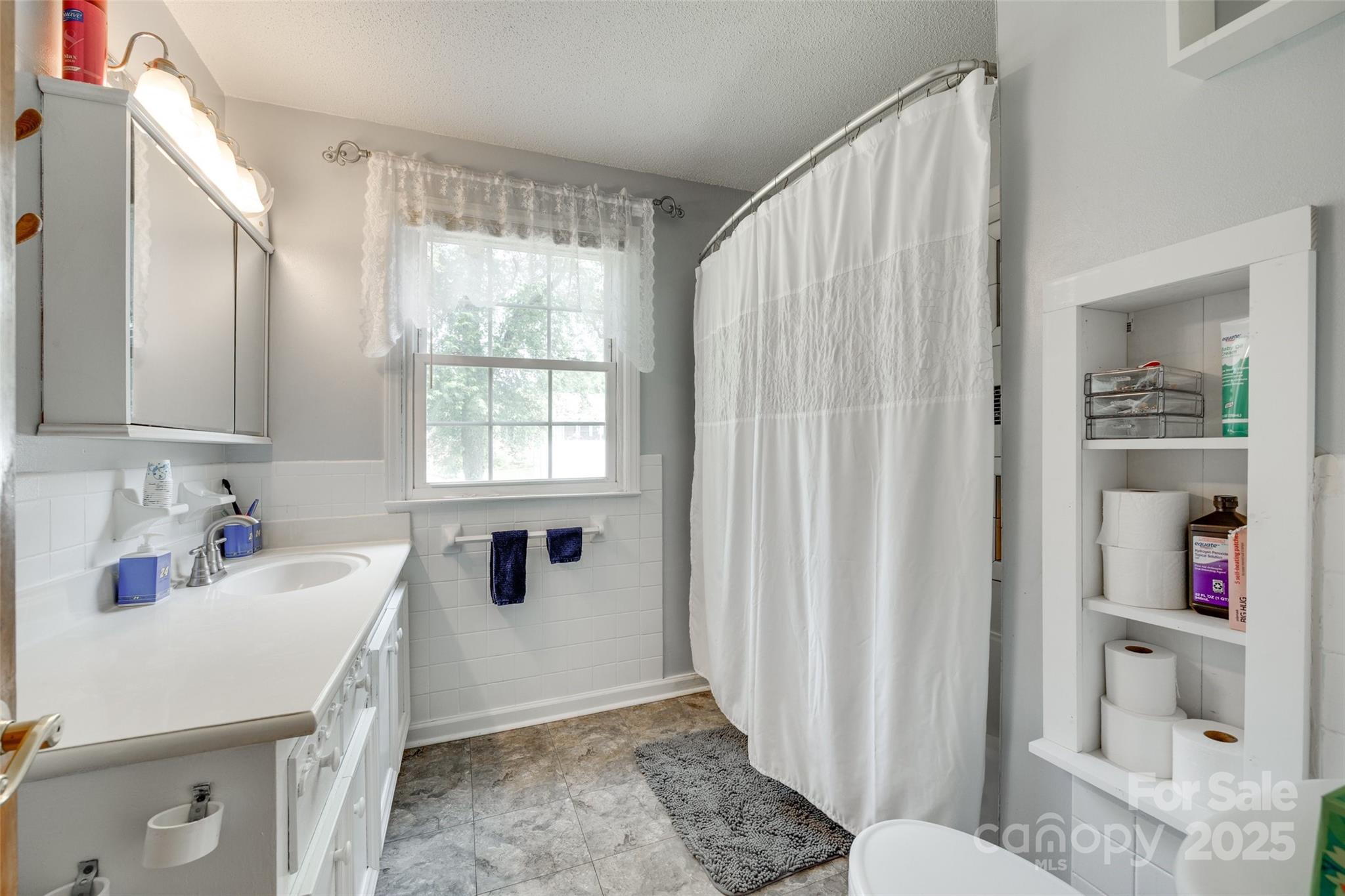 2111 Parkdale Avenue Property Photo 13