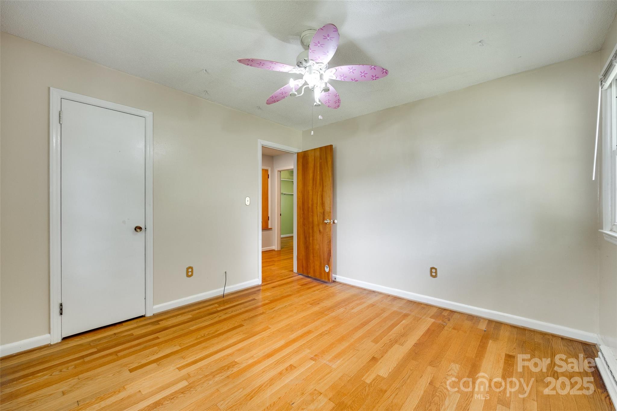 2111 Parkdale Avenue Property Photo 14