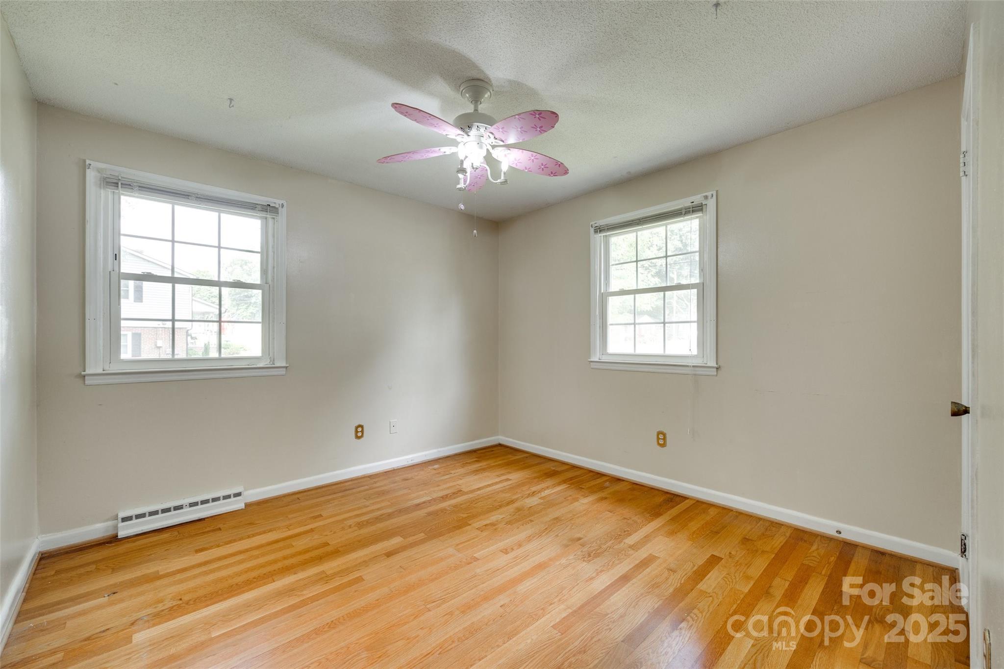 2111 Parkdale Avenue Property Photo 15