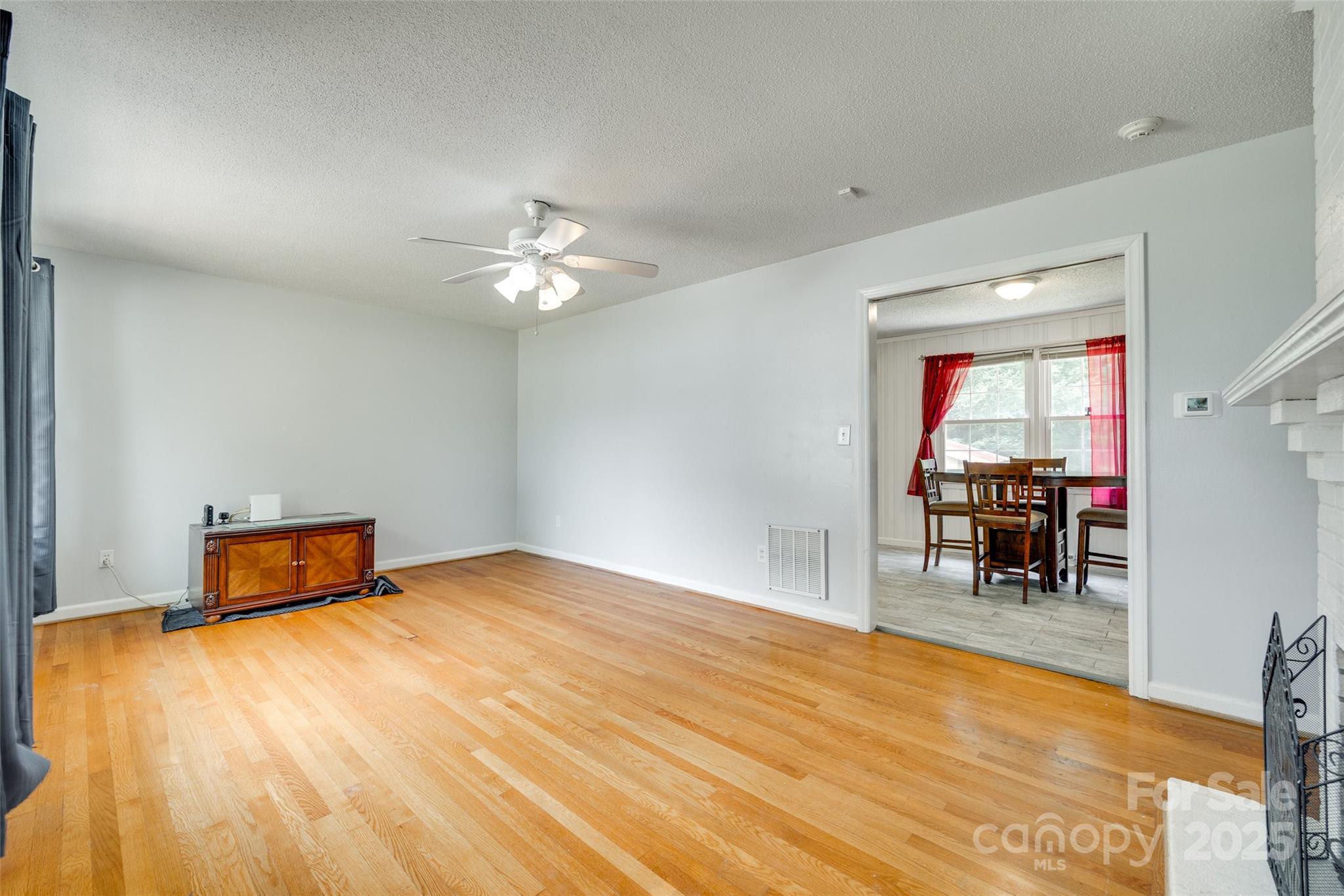2111 Parkdale Avenue Property Photo 21
