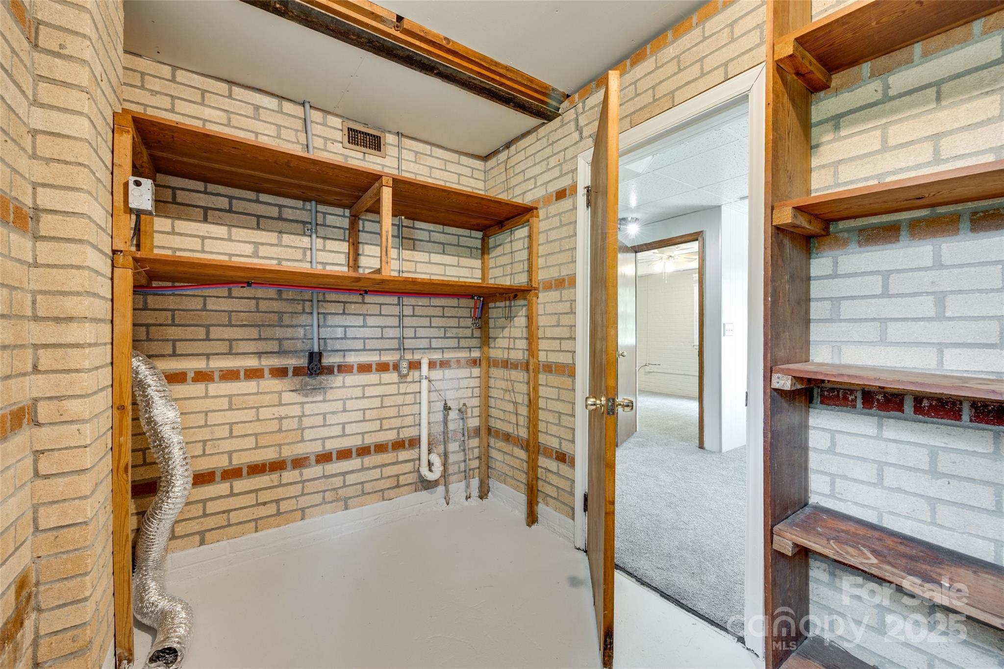 2111 Parkdale Avenue Property Photo 24