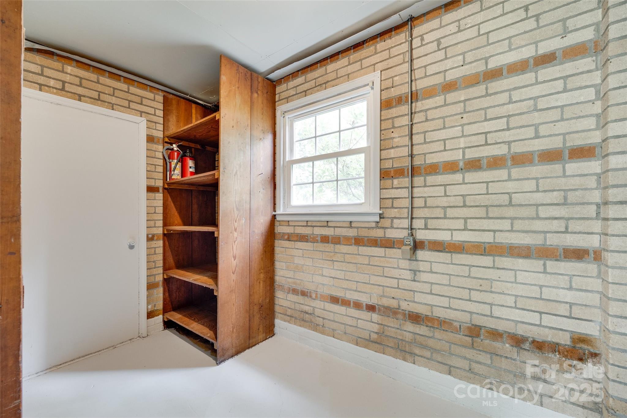 2111 Parkdale Avenue Property Photo 25