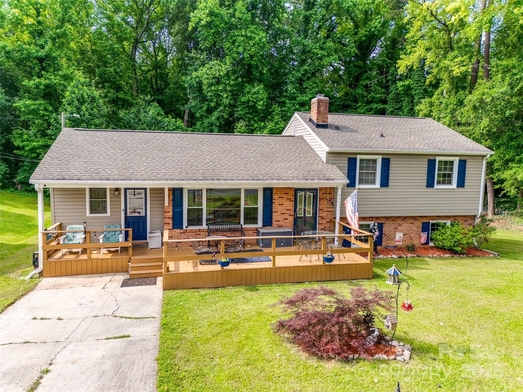 2111 Parkdale Avenue Property Photo 30