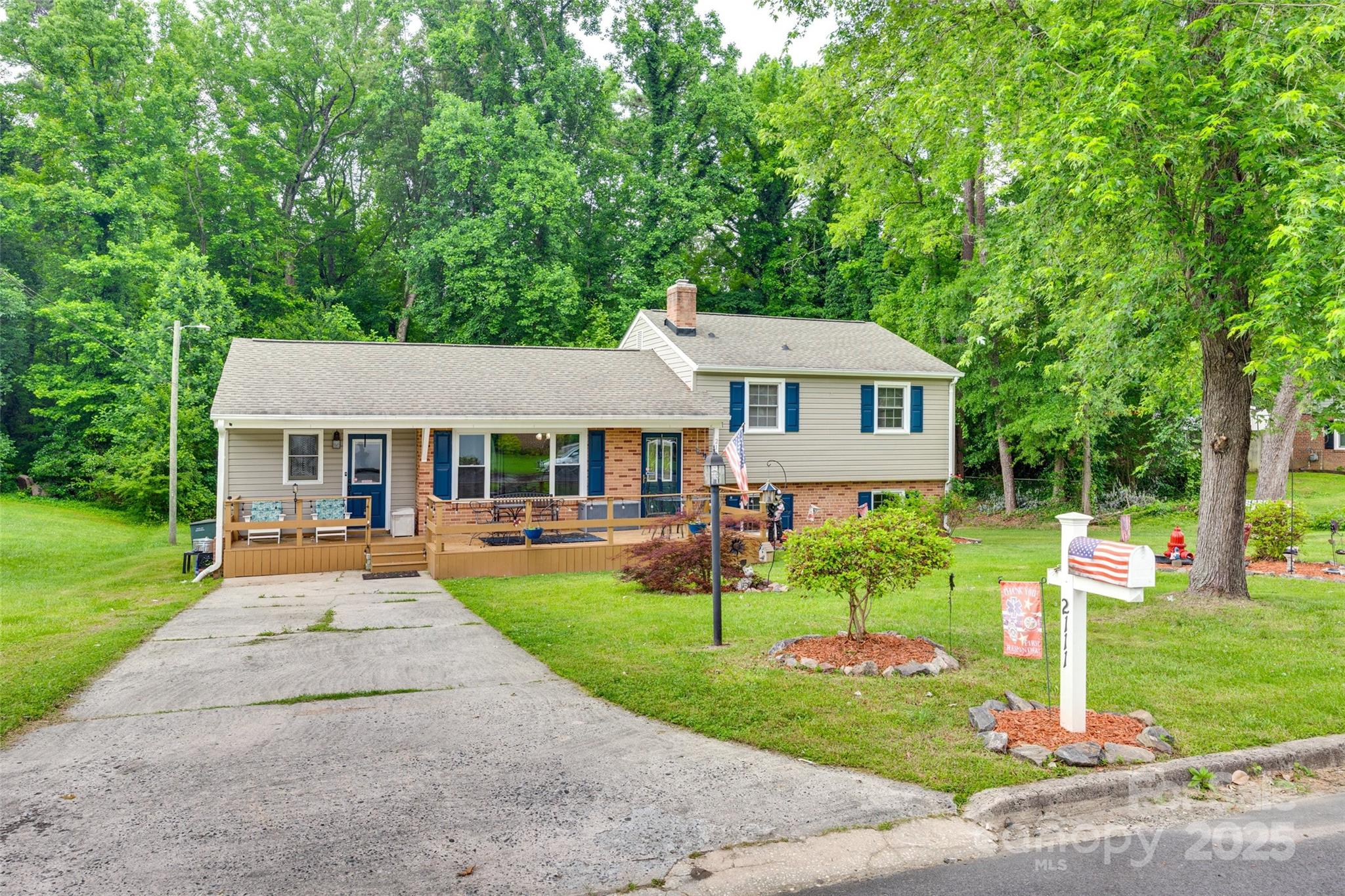 2111 Parkdale Avenue Property Photo 31