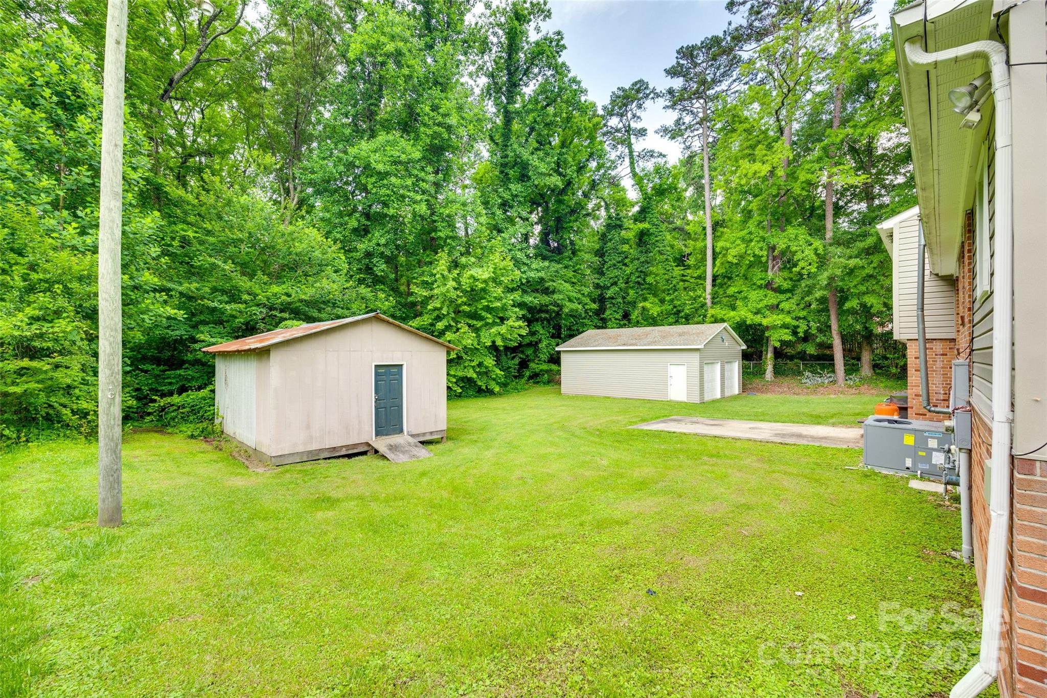 2111 Parkdale Avenue Property Photo 32