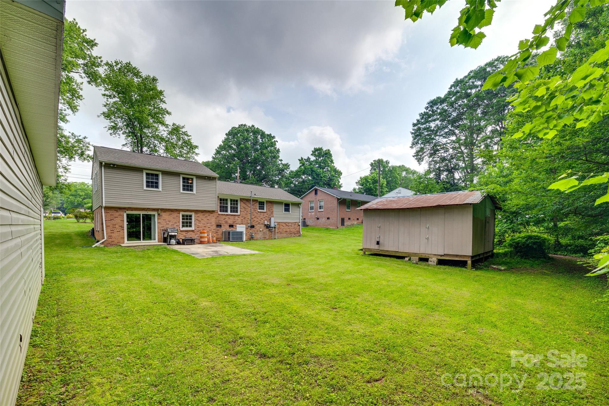 2111 Parkdale Avenue Property Photo 33