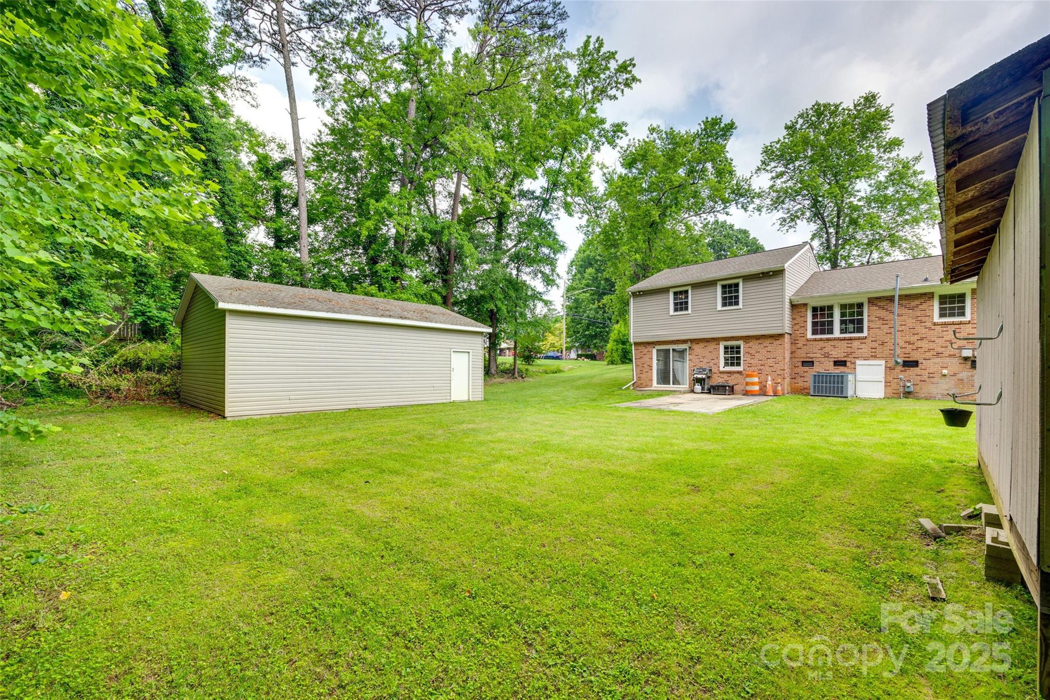 2111 Parkdale Avenue Property Photo 34