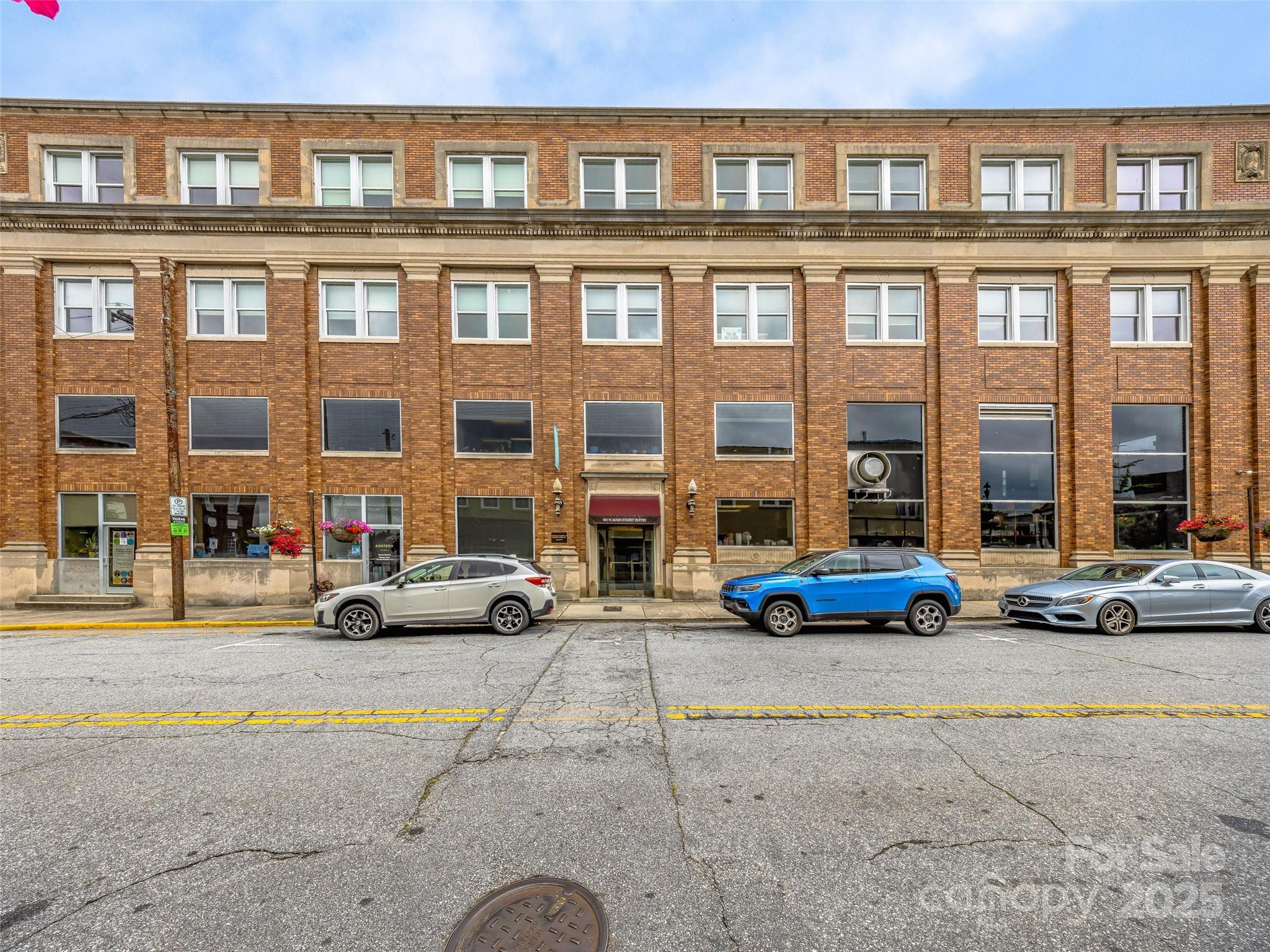 401 N Main Street 3 Property Photo 3