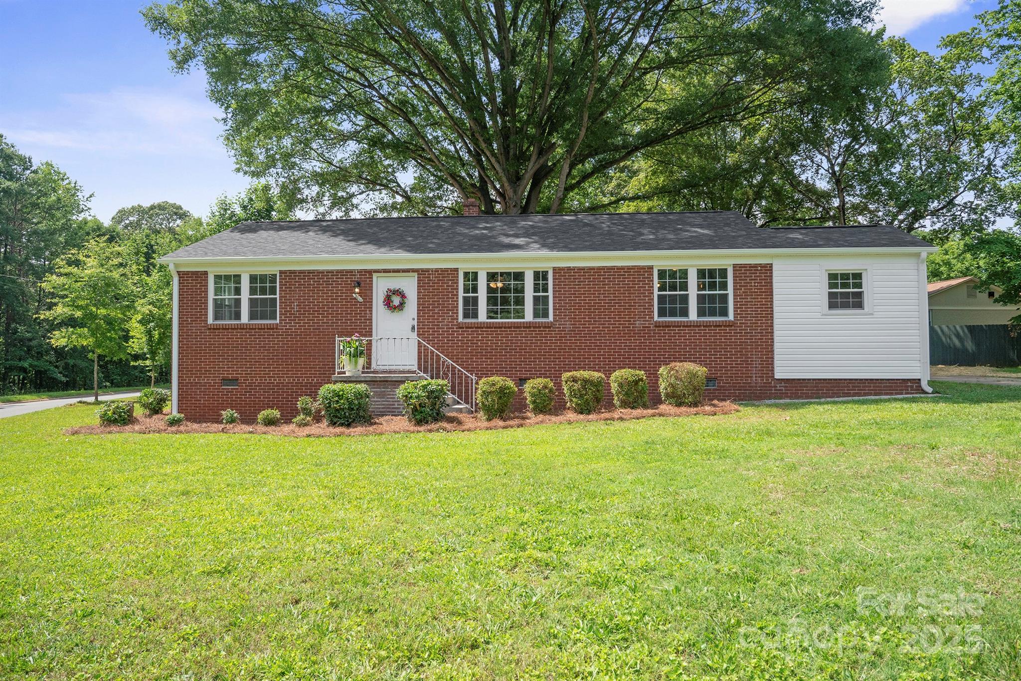 346 Fieldstone Circle Property Photo 1