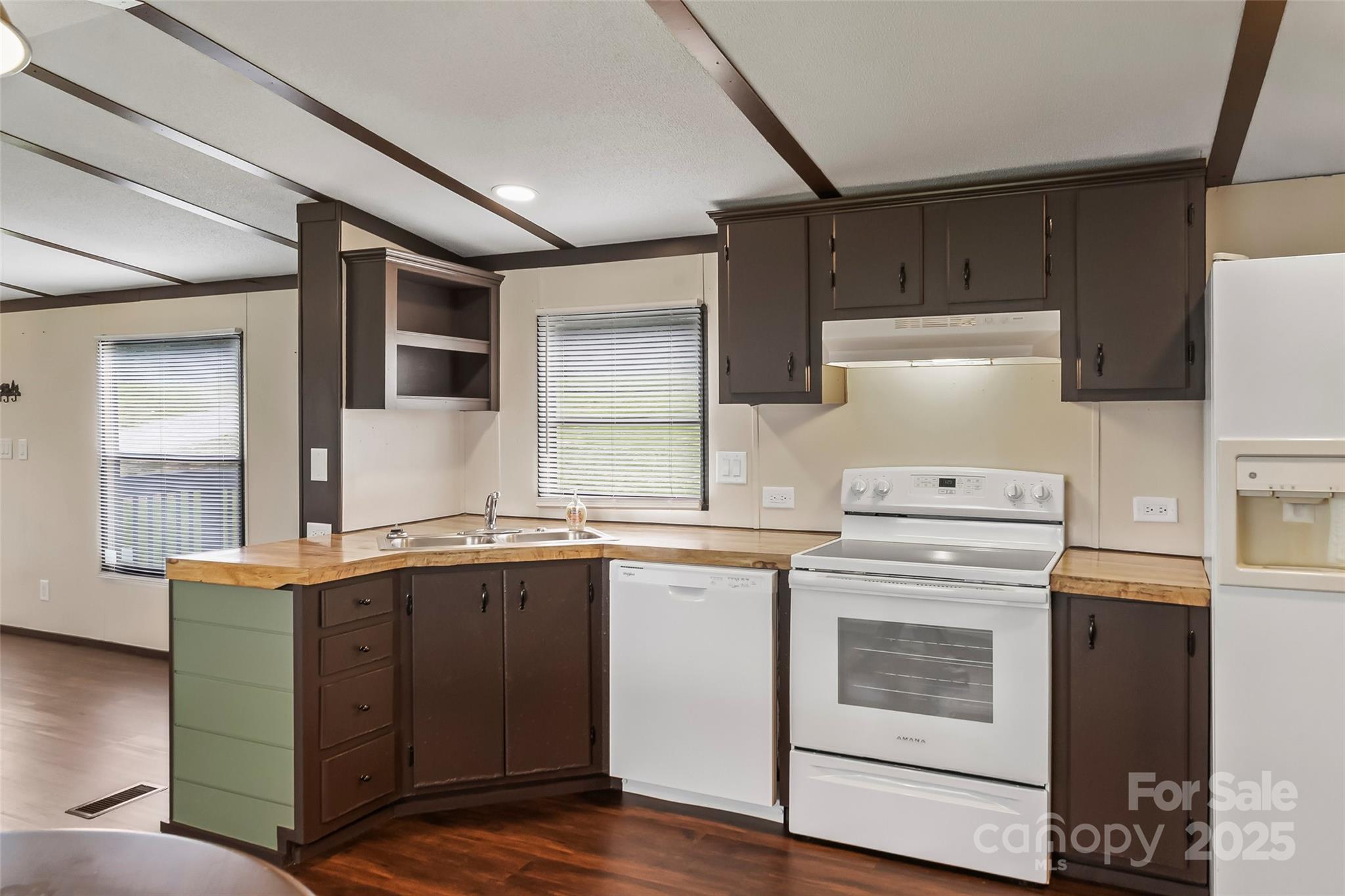 1712 Nc 126 Highway Property Photo 6