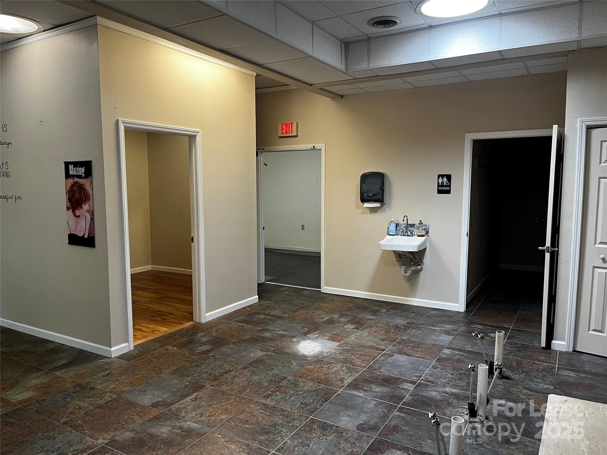 524 Hendersonville Road A Property Photo 2