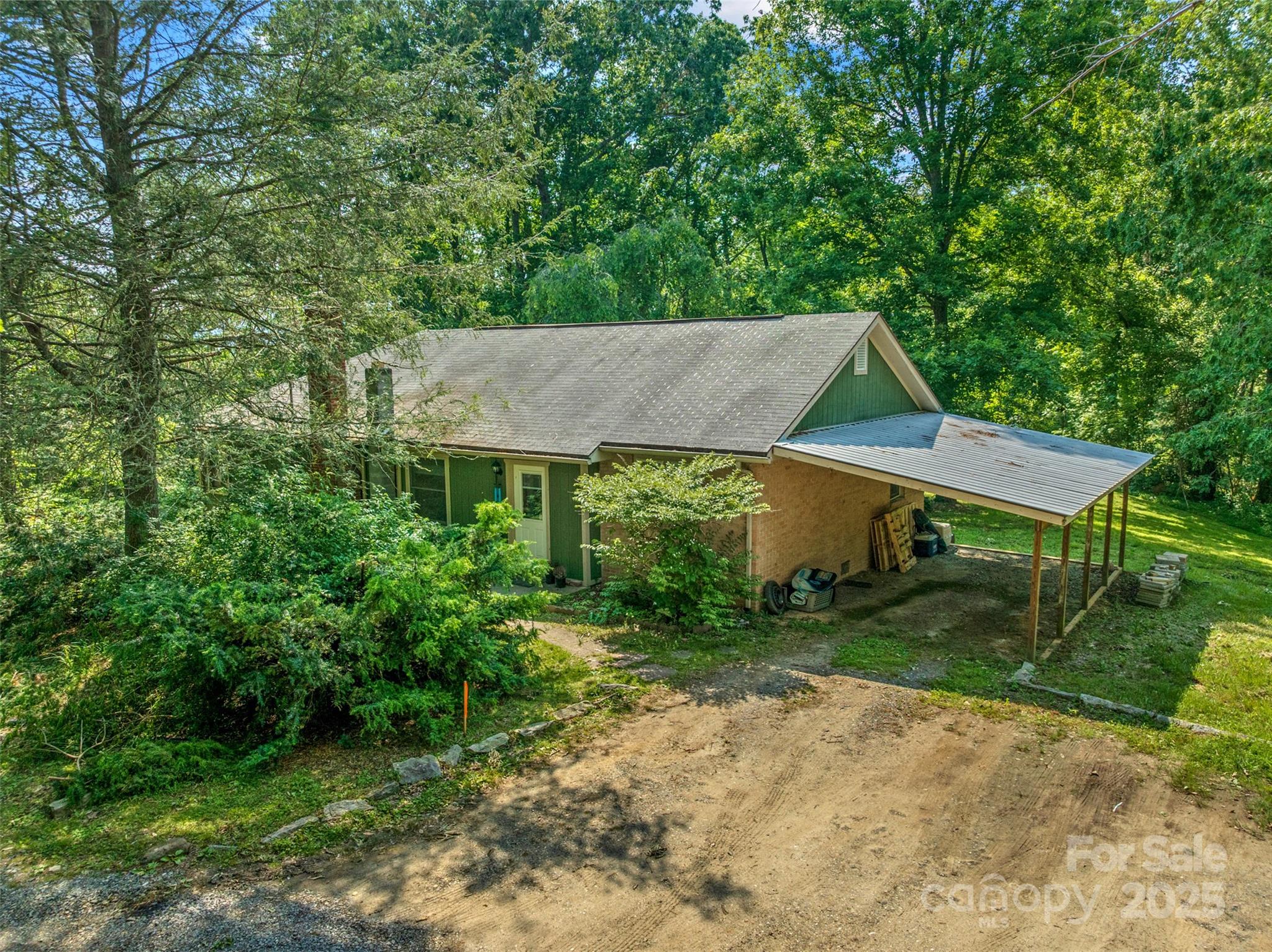 14 Luckenbach Drive Property Photo 2