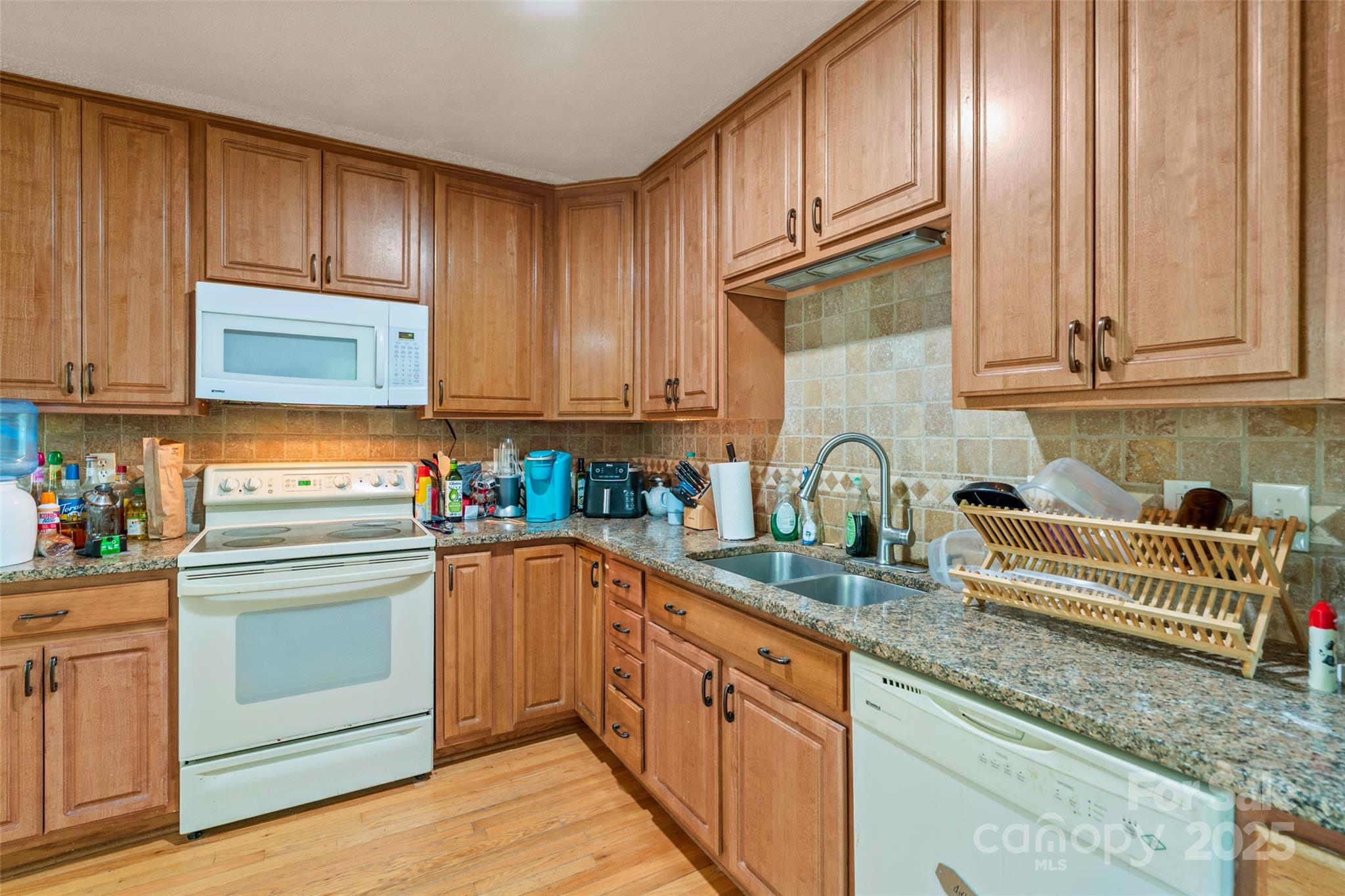 14 Luckenbach Drive Property Photo 4