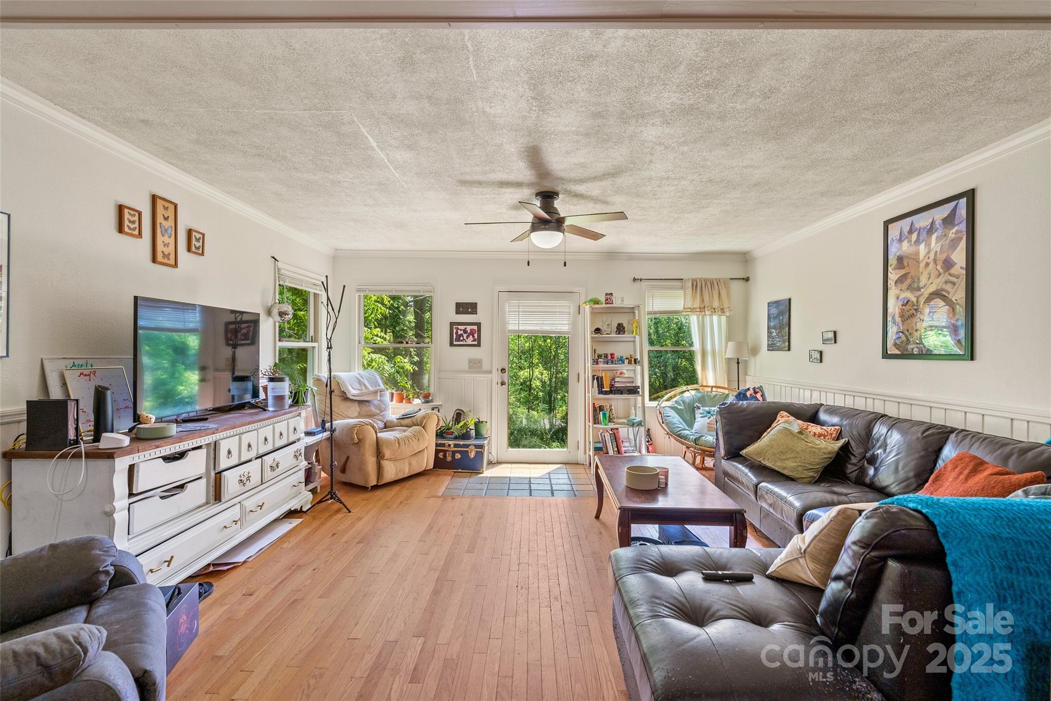 14 Luckenbach Drive Property Photo 8