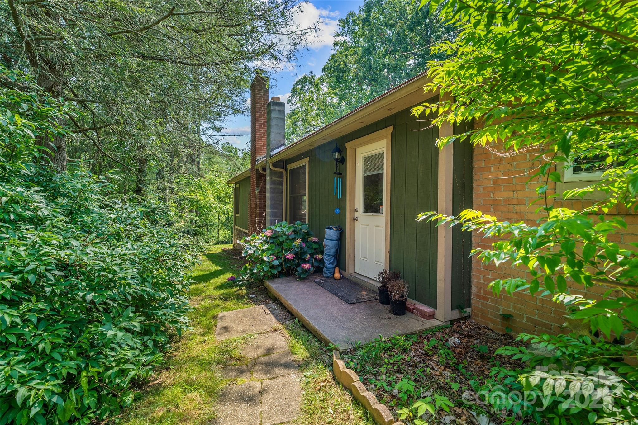 14 Luckenbach Drive Property Photo 15