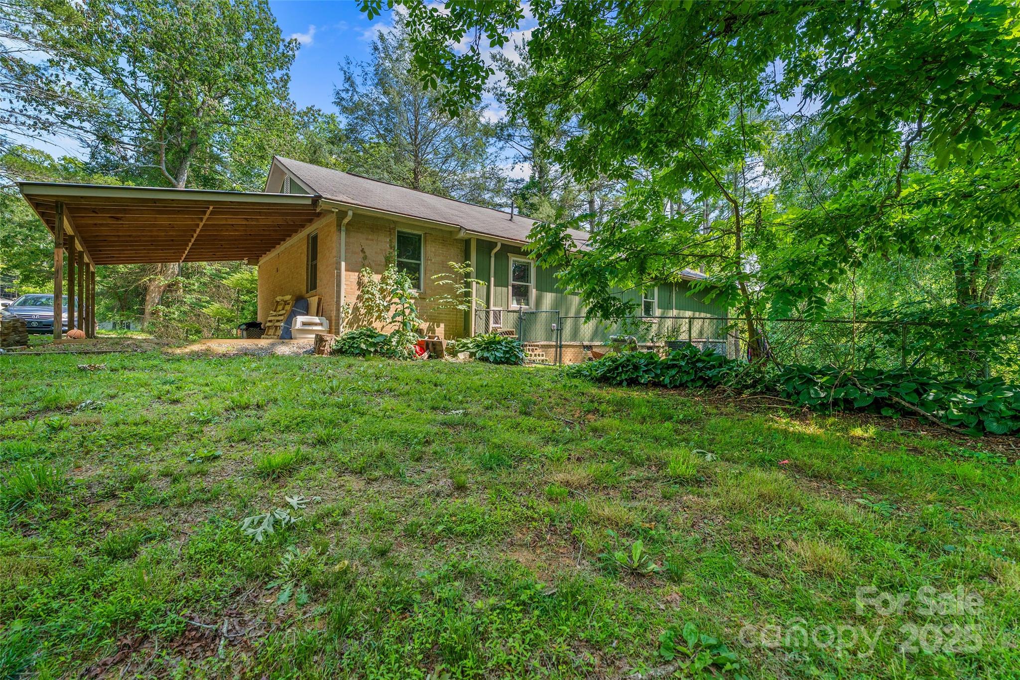14 Luckenbach Drive Property Photo 16