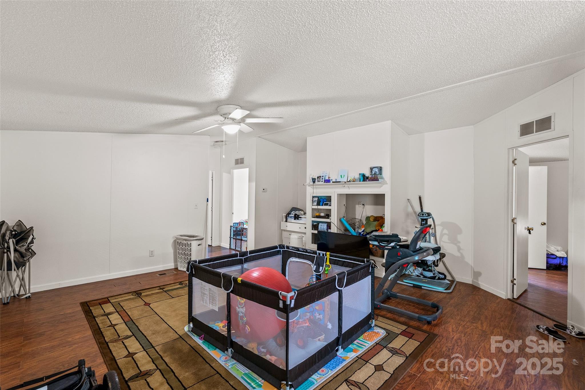 14 Luckenbach Drive Property Photo 39