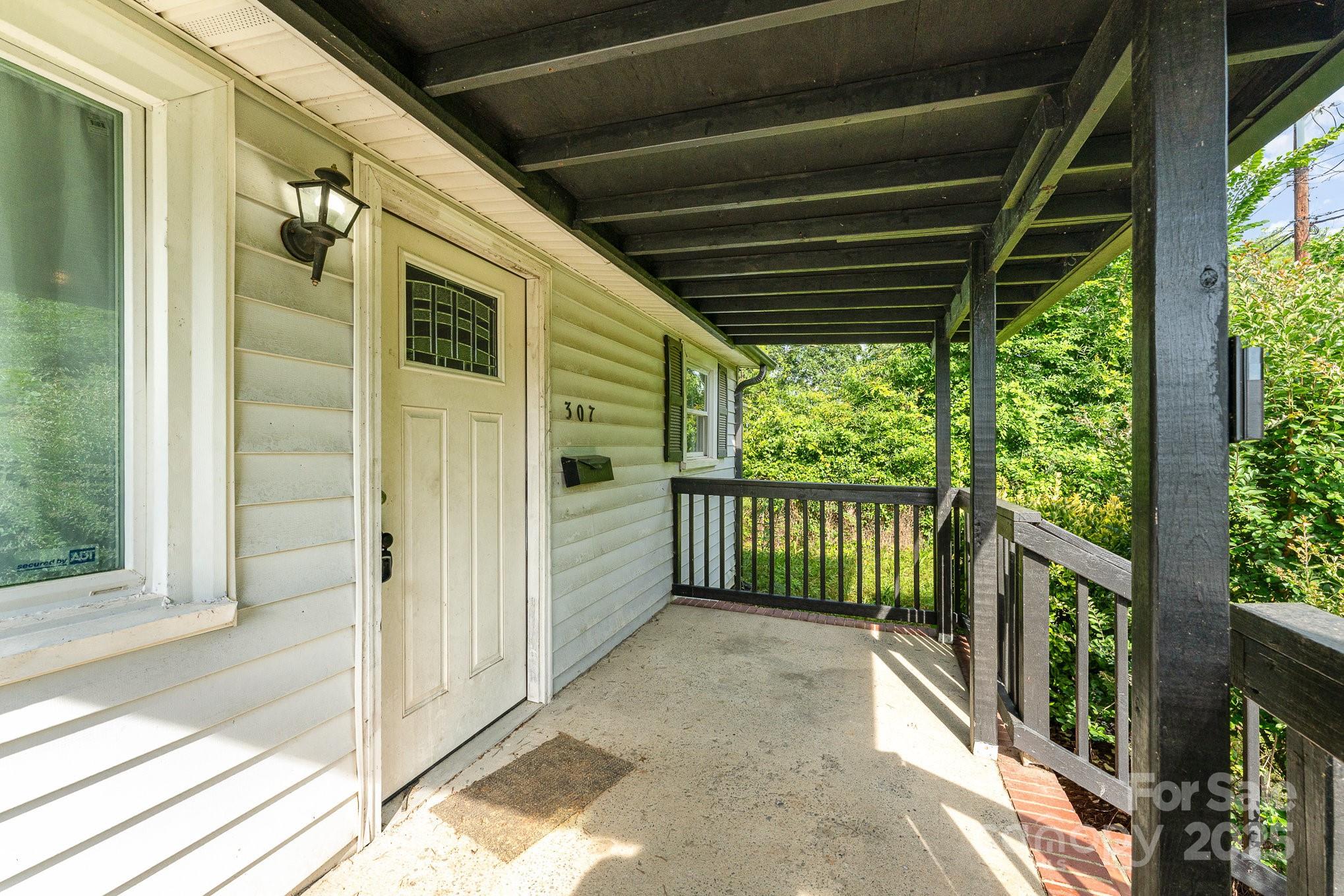 307 Elm Street Property Photo 2