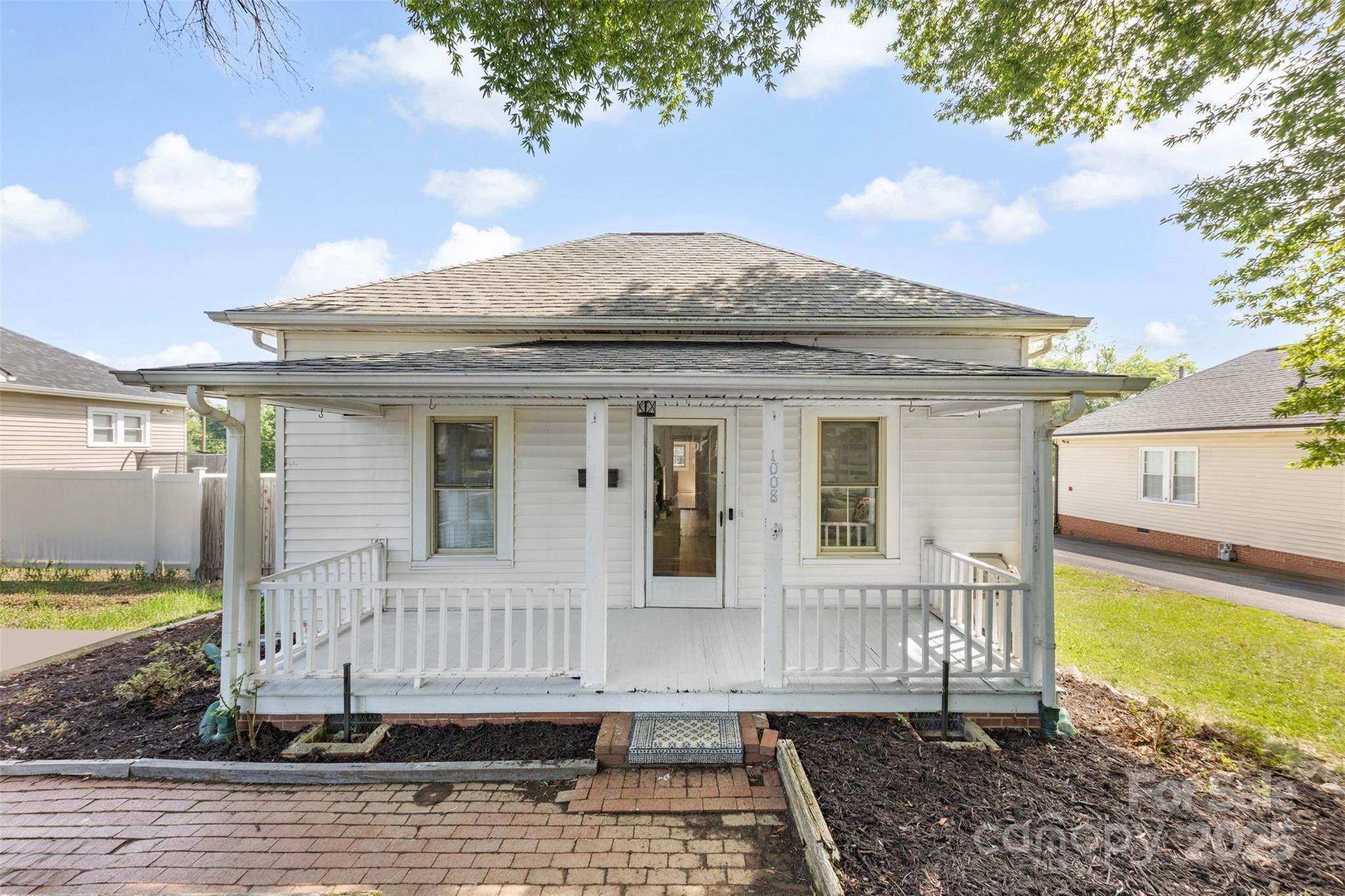 1008 Valley Street Property Photo 1